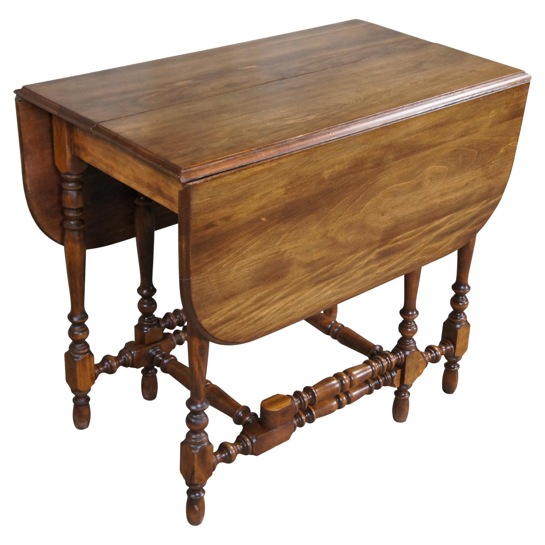 Early 20th century William & Mary style Gateleg extendable breakfast, dining or console table.  Made from maple with turned legs and a unique hidden leaf that folds out once extended.  

20.5