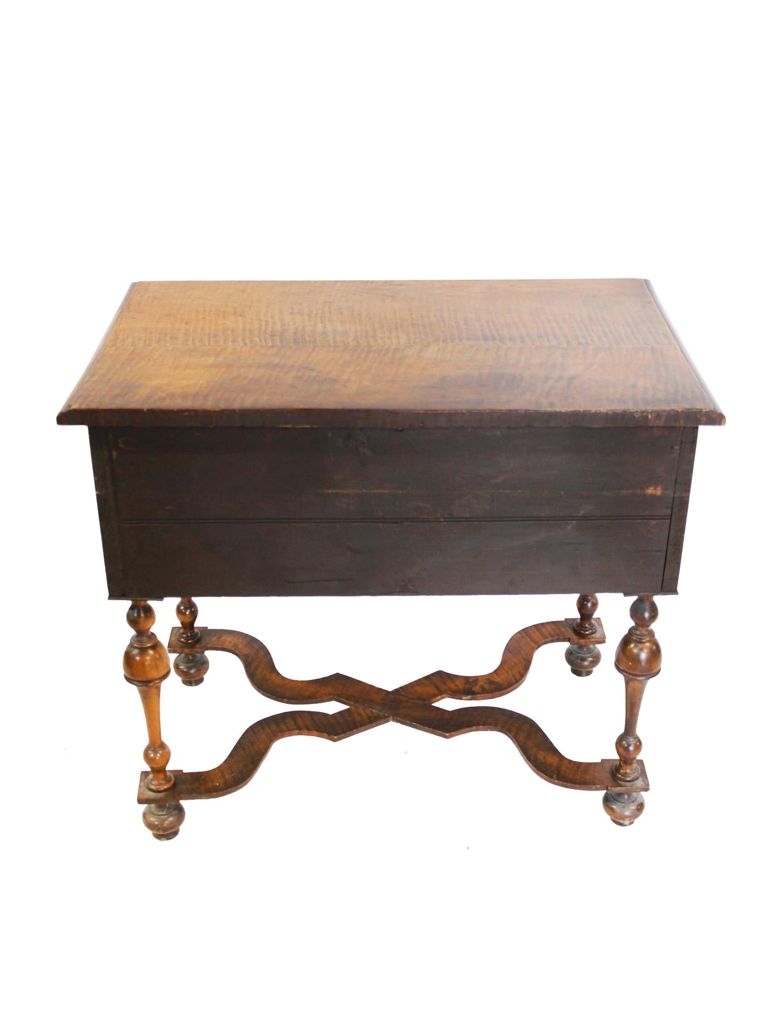 William and Mary Lowboy antique en érable de William & Mary en vente