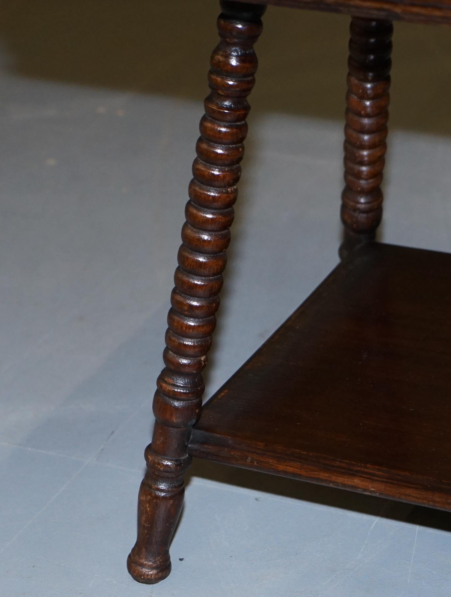 Antique William & Mary Revival Victorian Oak Bobbin Turned Lamp Wine Side Table In Good Condition In West Sussex, Pulborough