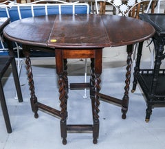 Table ovale ancienne de style William & Mary à pieds de porte en chêne
