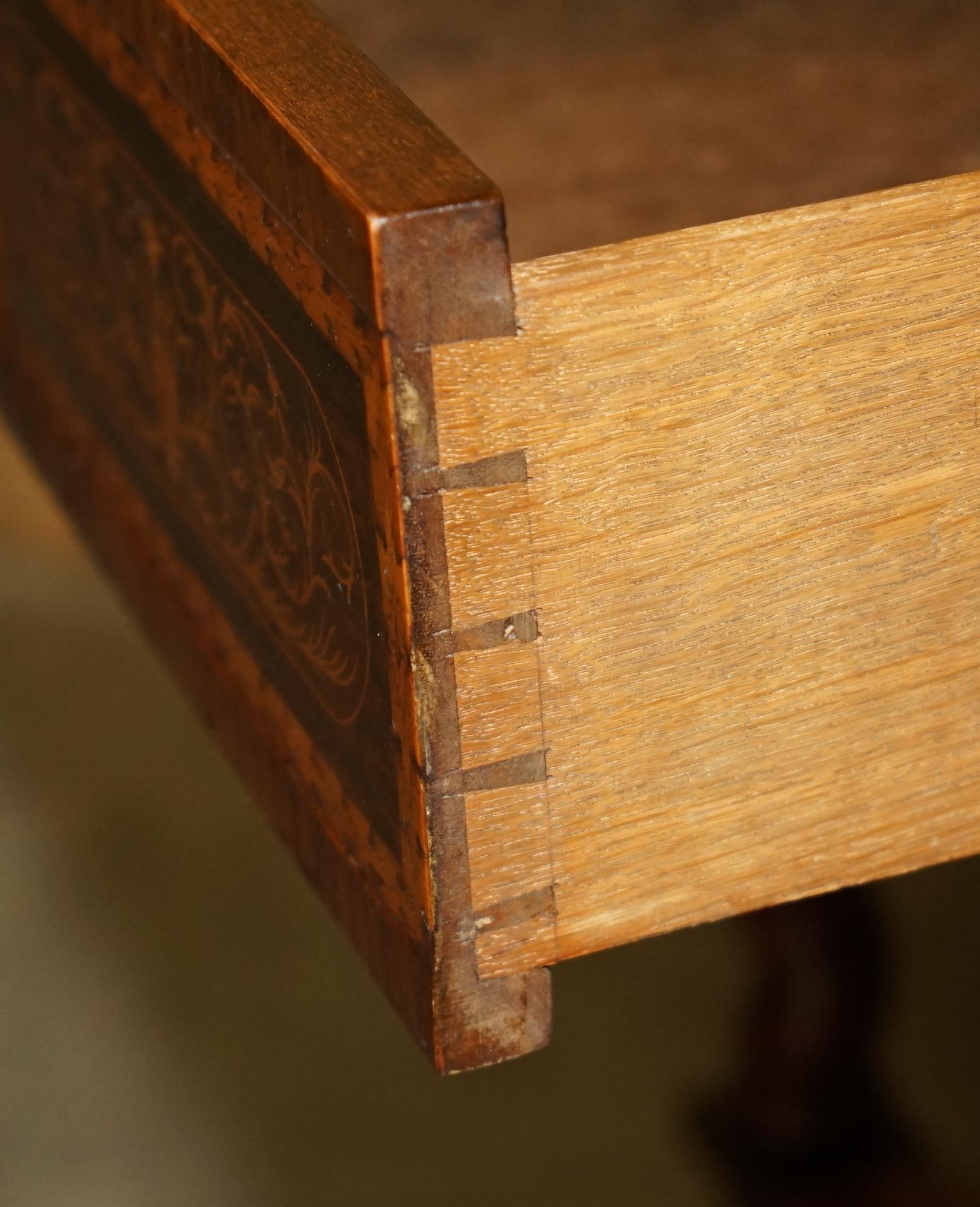 ANTIQUE WILLIAM & MARY STYLE RESTORED SEAWEED MARQUETRY SiNGLE DRAWER TABLE DESK For Sale 12