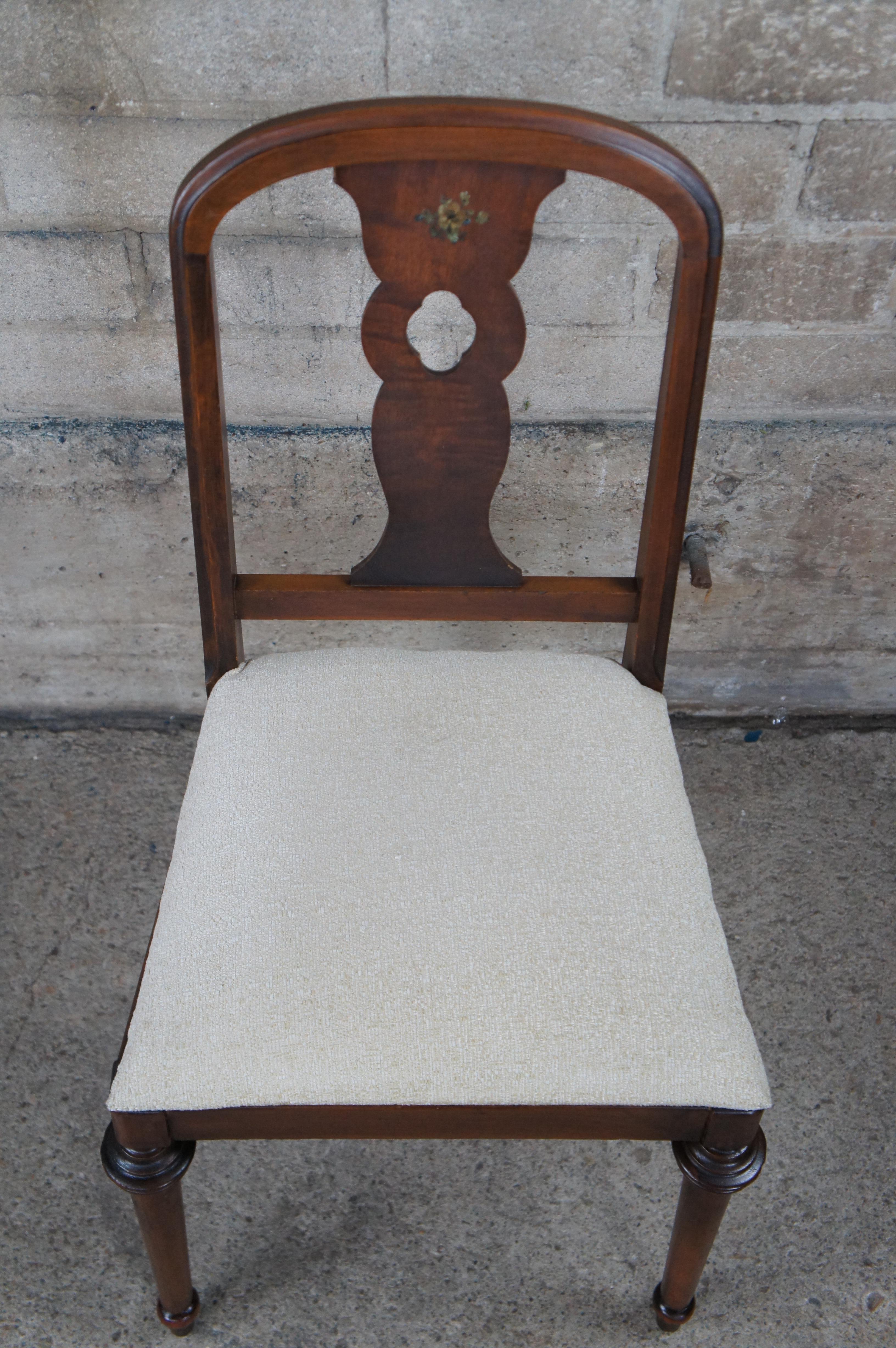 Antique William & Mary Style Walnut Pierced Slat Back Desk Dining Side Chair In Good Condition In Dayton, OH
