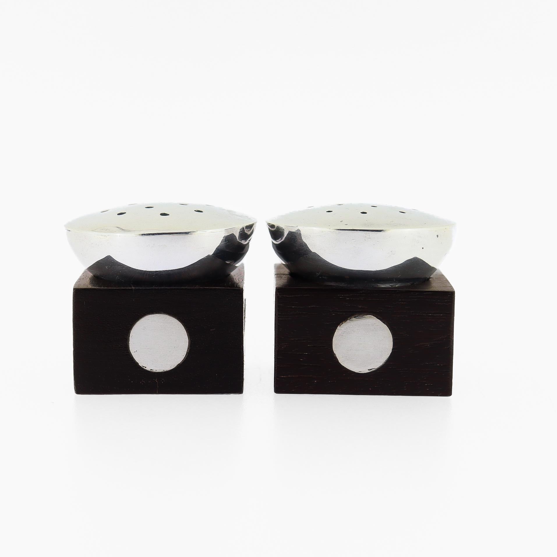 Antique William Spratling Taxco Sterling Silver and Ebony Salt & Pepper Shakers In Fair Condition For Sale In Philadelphia, PA