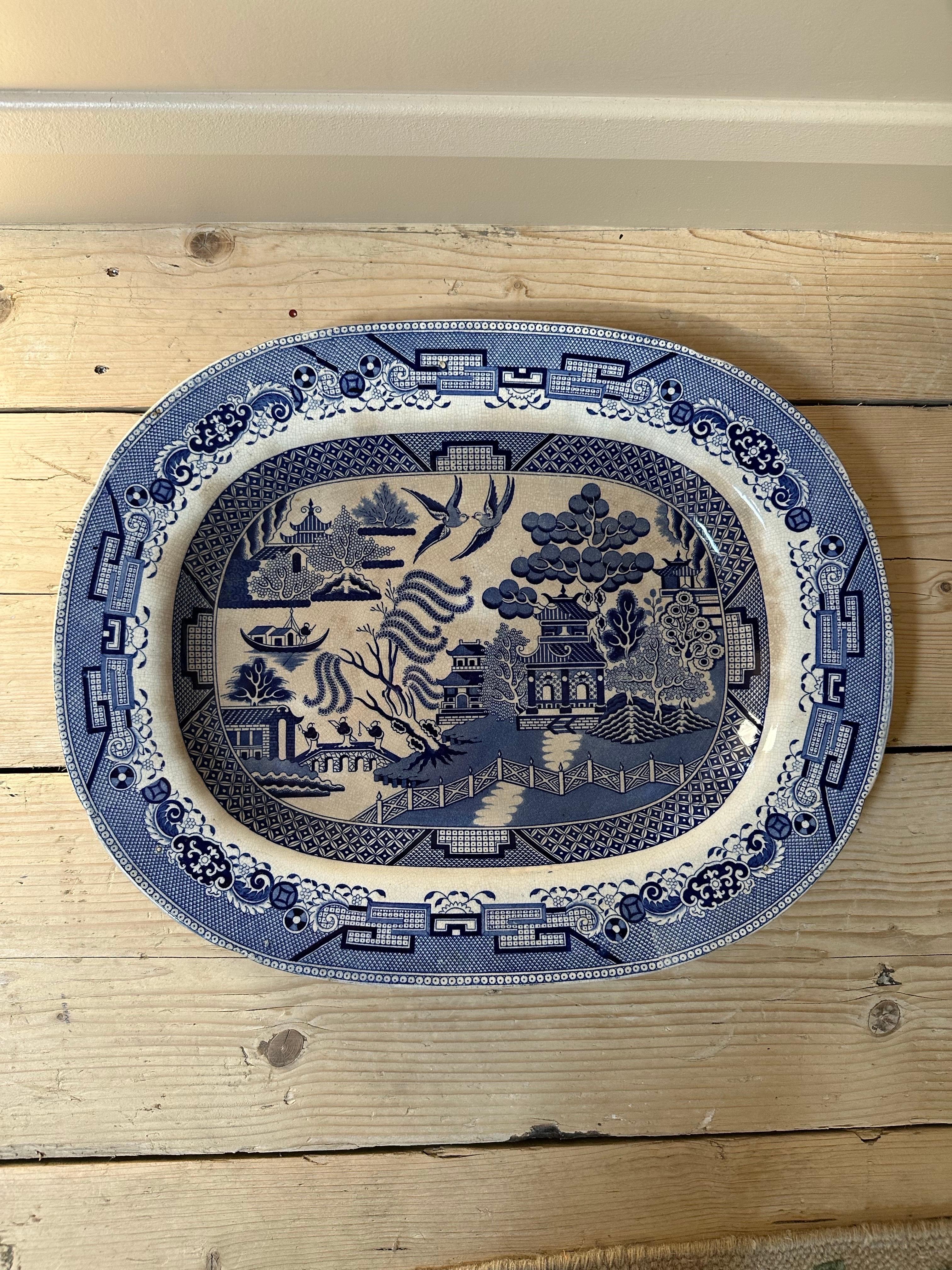Grand plat ancien à motif de saule, Circa 1850 en vente 2