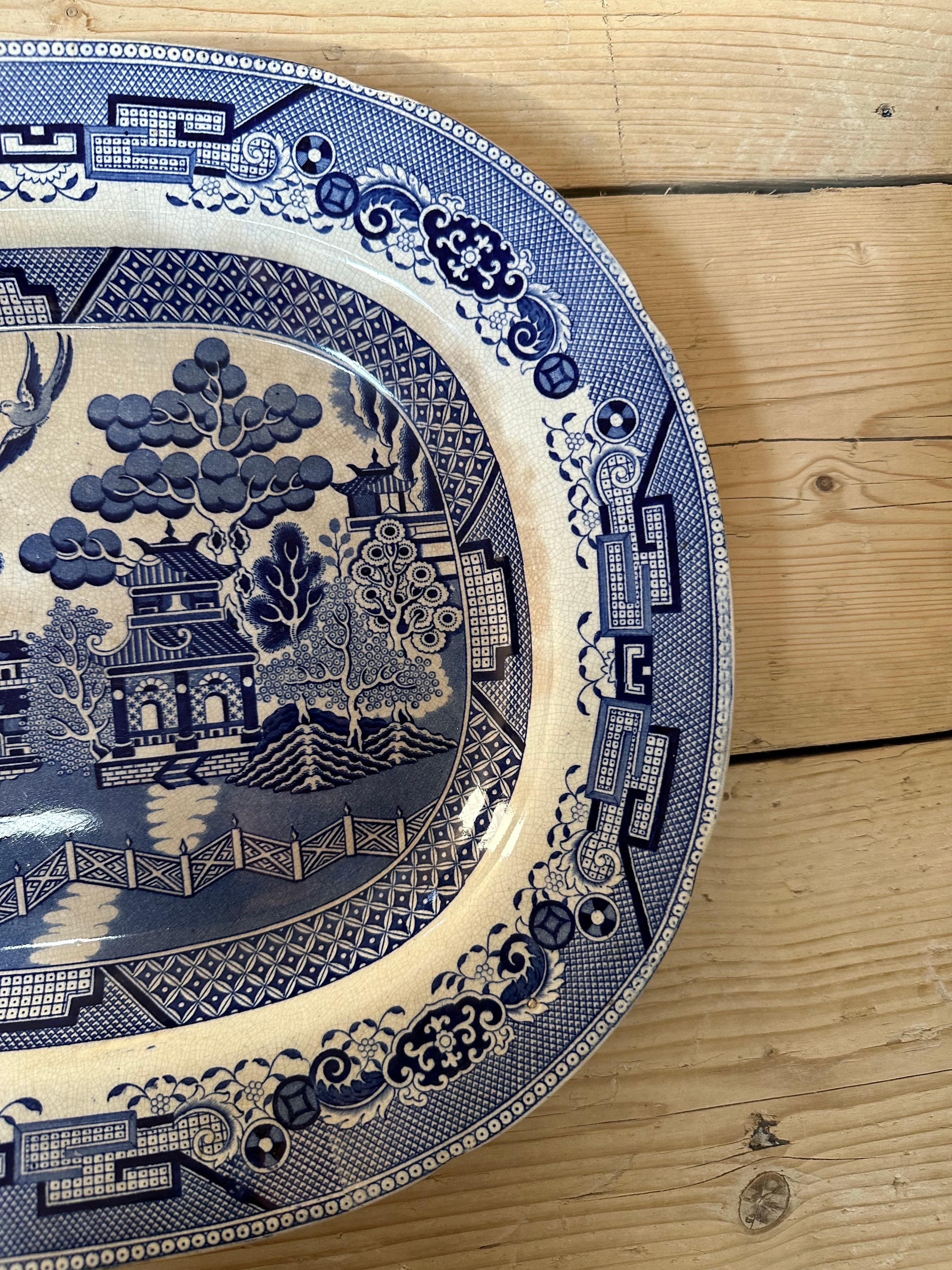Grand plat ancien à motif de saule, Circa 1850 en vente 4