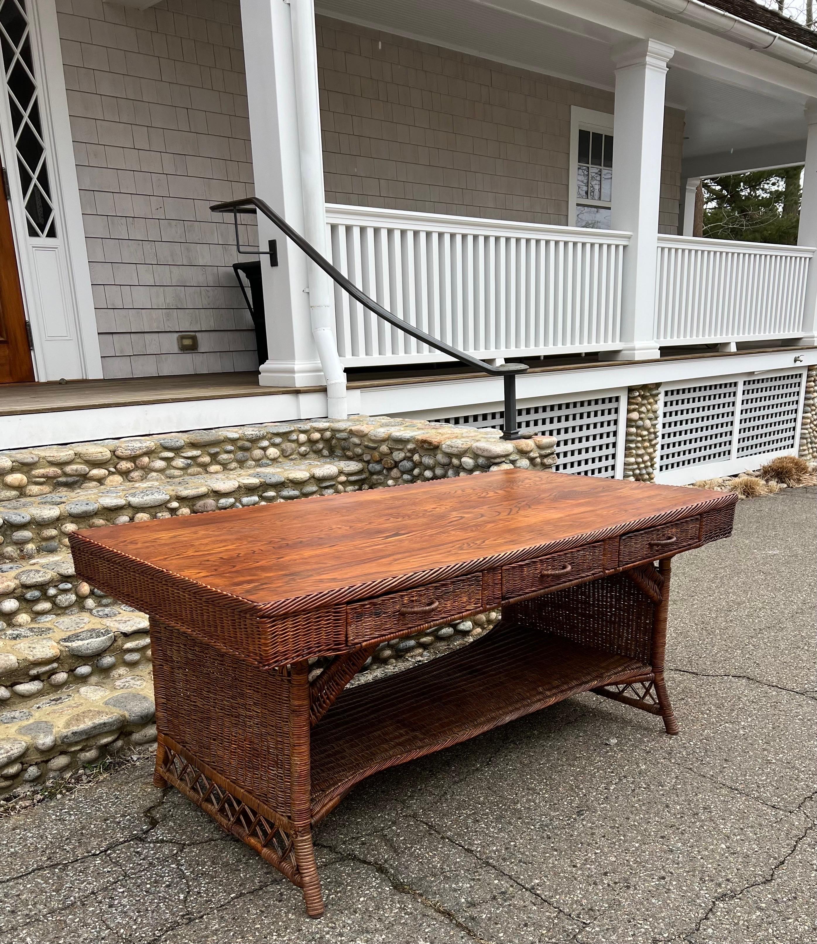 Antique Willow Wicker Desk In Good Condition For Sale In Old Saybrook, CT
