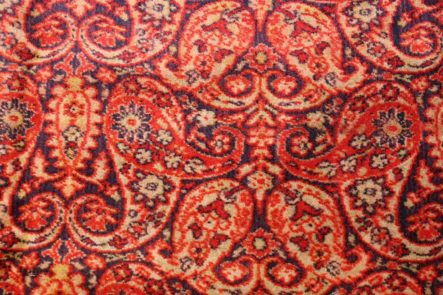 Late Victorian Antique Wilton English Carpet. Size: 8 ft 8 in x 11 ft 7 in For Sale
