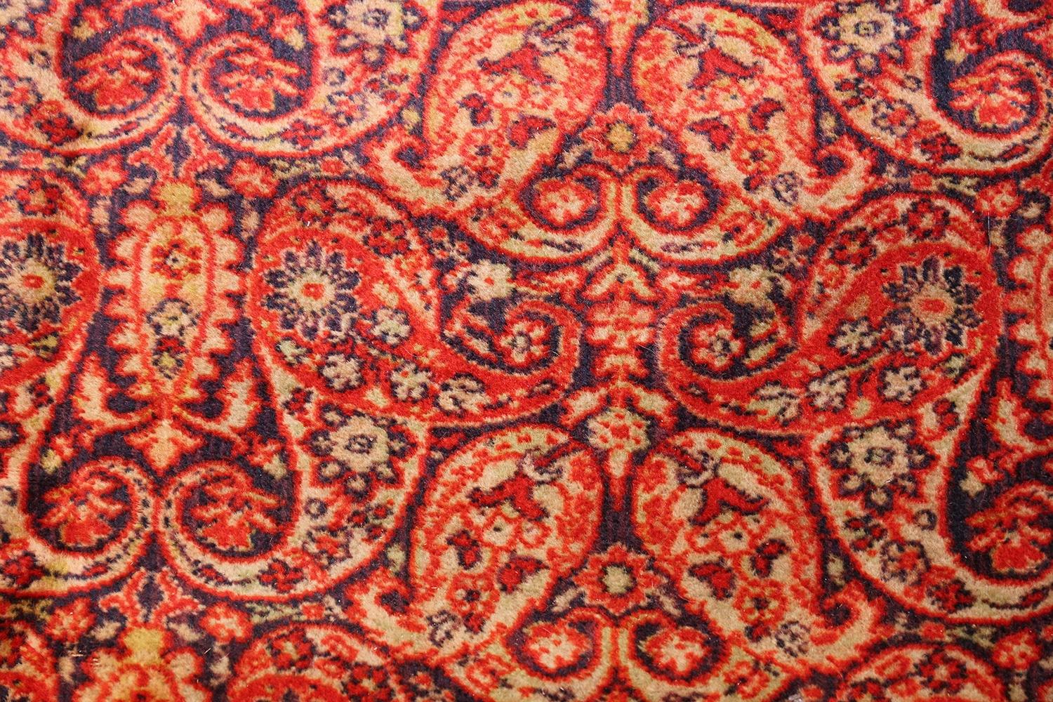 Machine-Made Antique Wilton English Carpet. Size: 8 ft 8 in x 11 ft 7 in For Sale