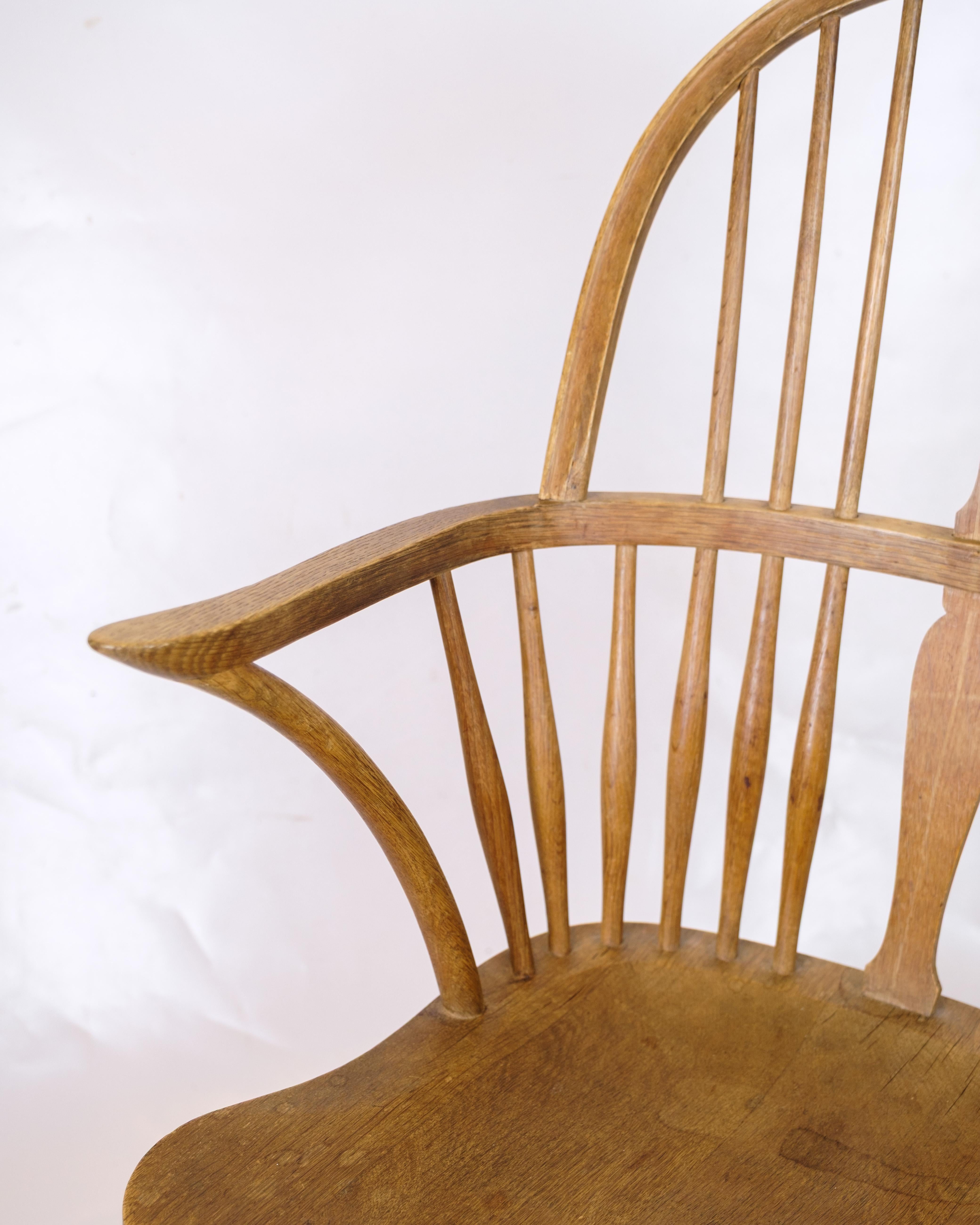 Mid-Century Modern Antique Windsor Armchair In Patinated Oak From 1920s For Sale