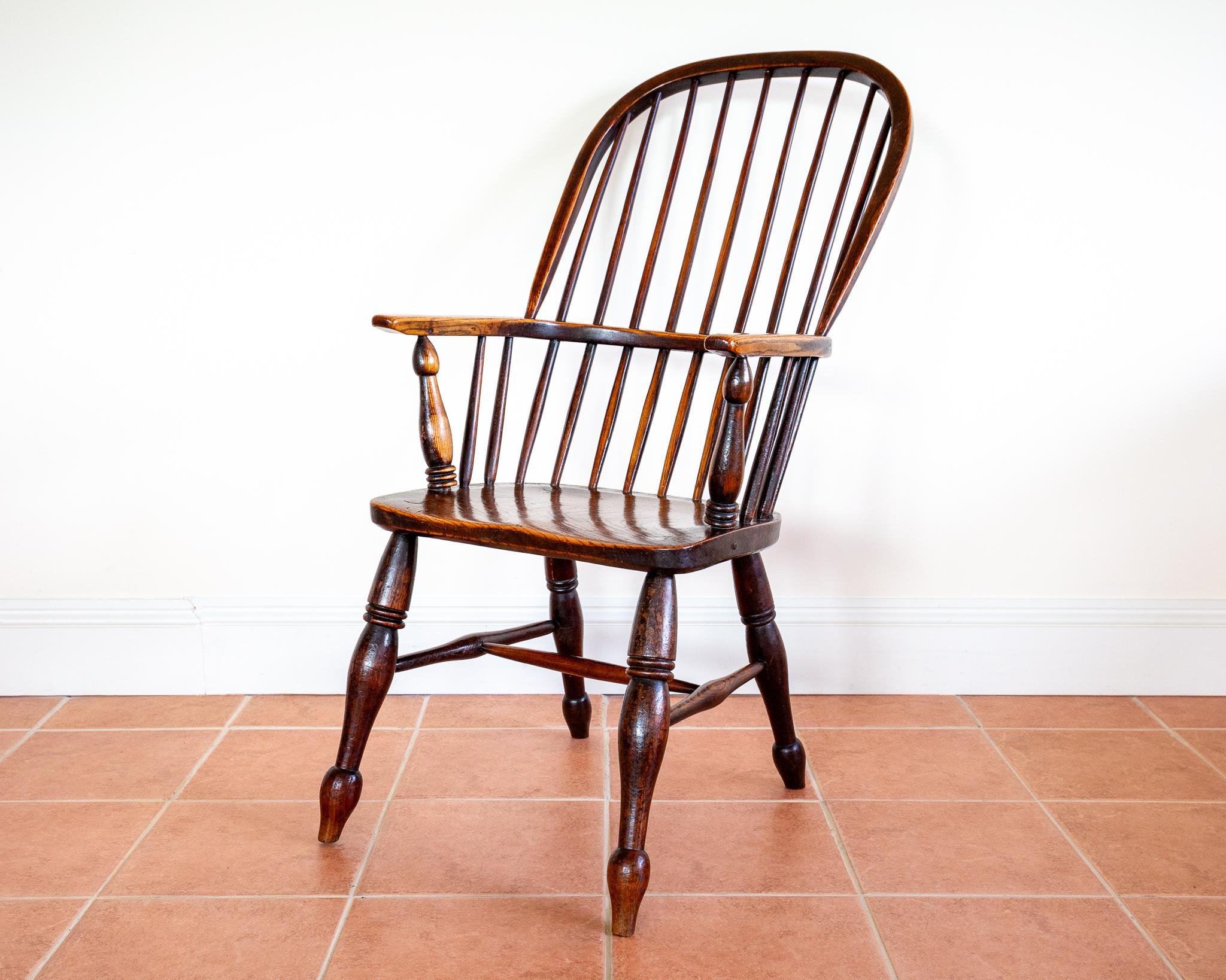Sedia Windsor antica 1840 Schienale alto Schienale a cerchio Schienale a bastone Poltrona da casa di campagna In condizioni buone in vendita a London, GB