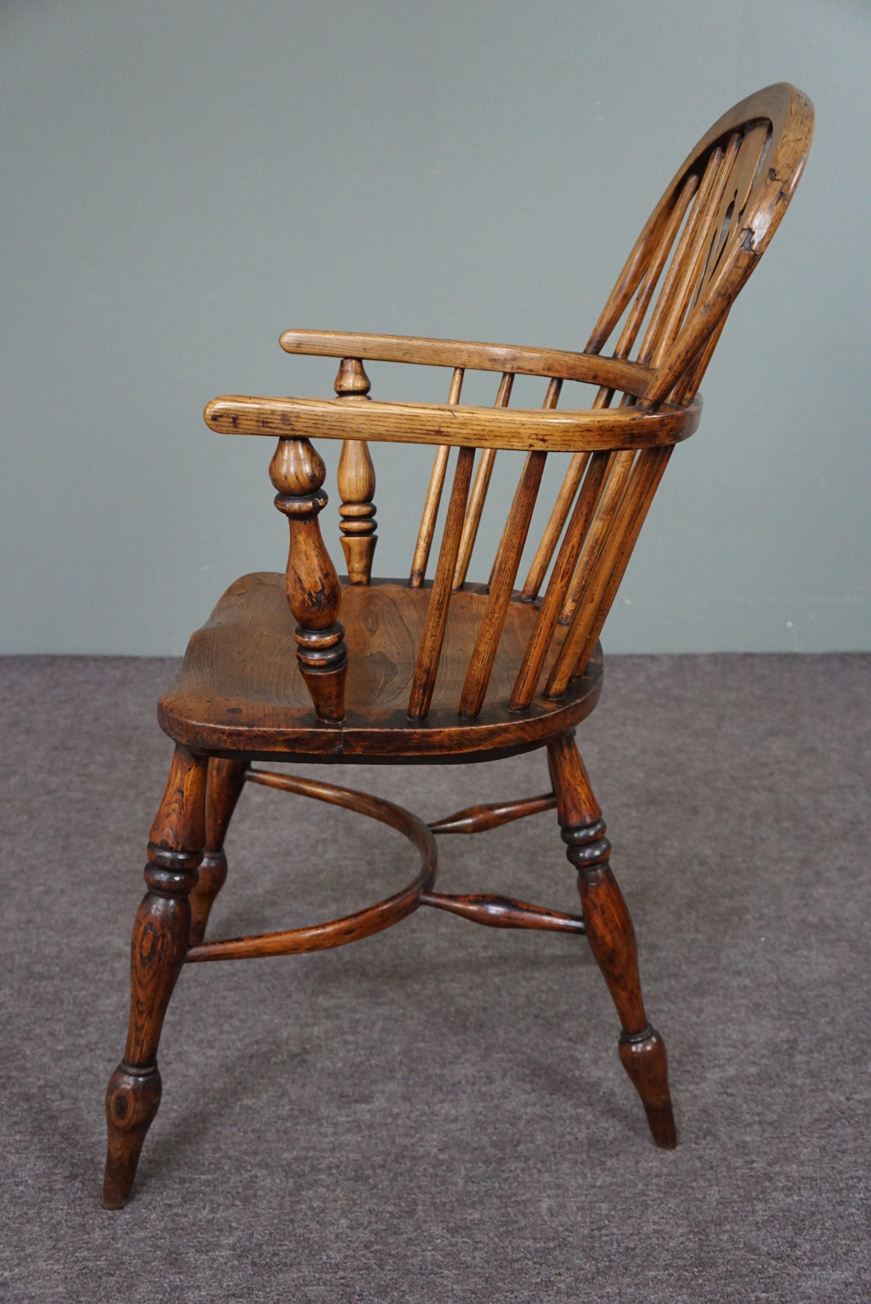 Wood Antique Windsor chair/armchair, English Low Back, 18th century For Sale