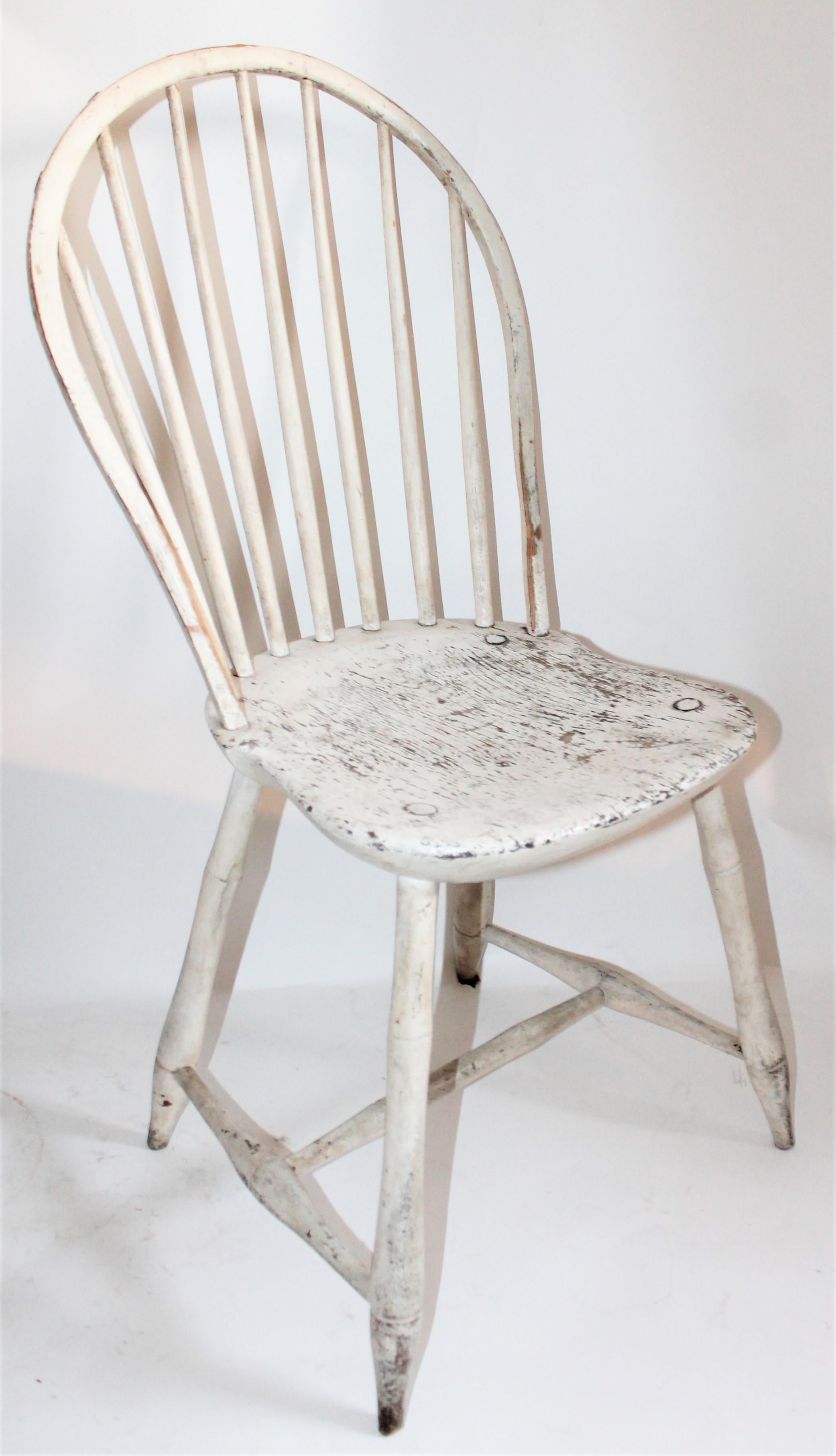 Américain Chaise Windsor ancienne en surface peinte en blanc d'origine en vente