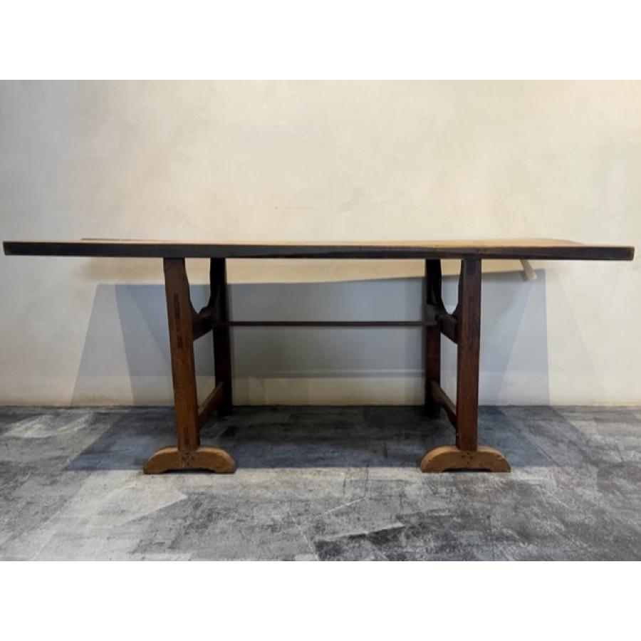 Antique Wine Barrel Table

Item #: FR-0235-03

Dimensions: 74.5”W x 26.75”D X 29.5”H
