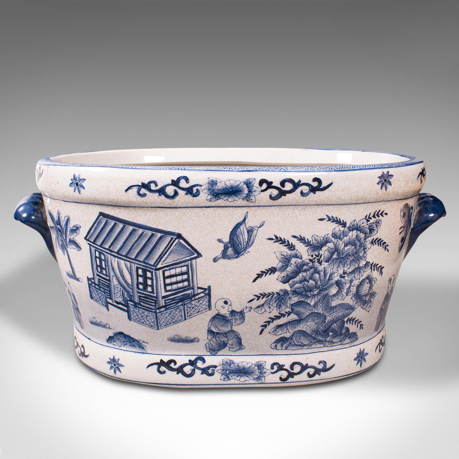 This is an antique wine bottle cooler. A Chinese, ceramic blue and white decorative ice bucket or planter, dating to the late Victorian period, circa 1900.

Of generous proportion and traditional blue and white decor - suitable for 4-5