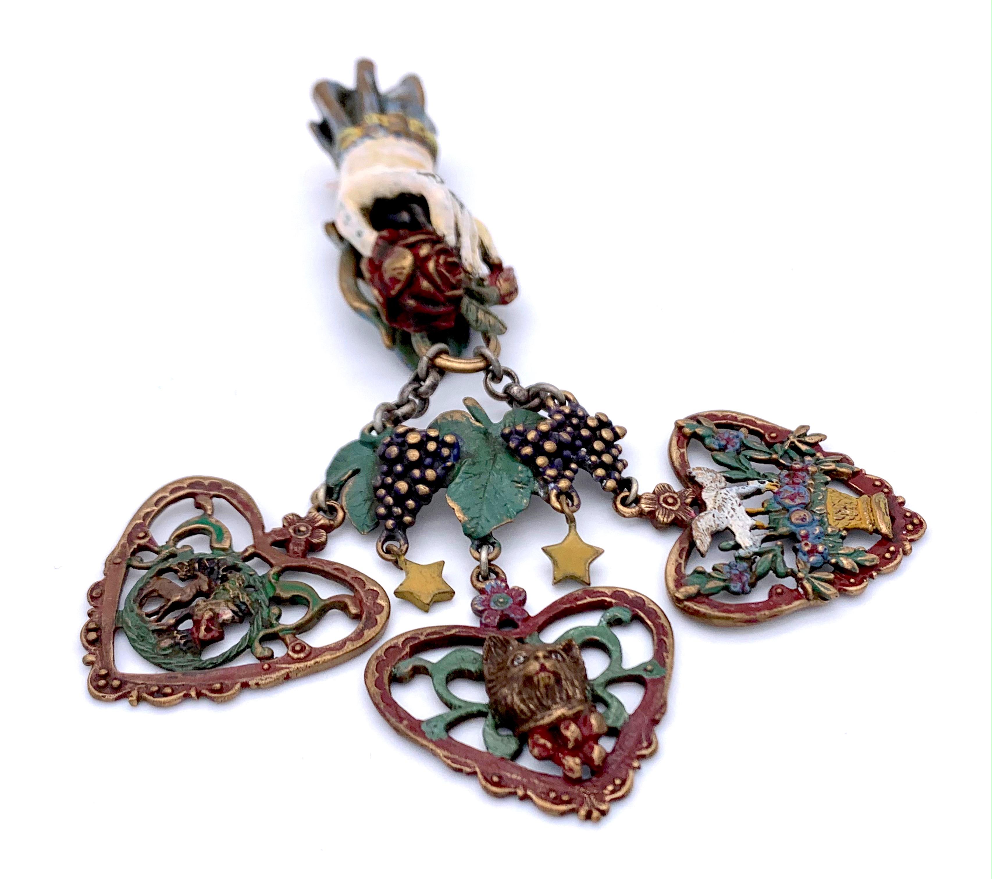 This is a vary rare piece of folkloristic wine harvest fashion accessory. The polychrome enamelled charivari was clipped onto a lady's skirt and accompanied her to a wine harvest dance.
This colourful and collectible piece of jewellery has been much