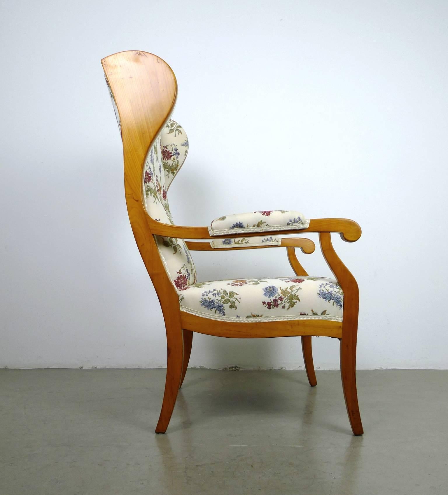 Antique Wingback Chair in Cherry, Germany, 1900 In Good Condition For Sale In Berlin, DE