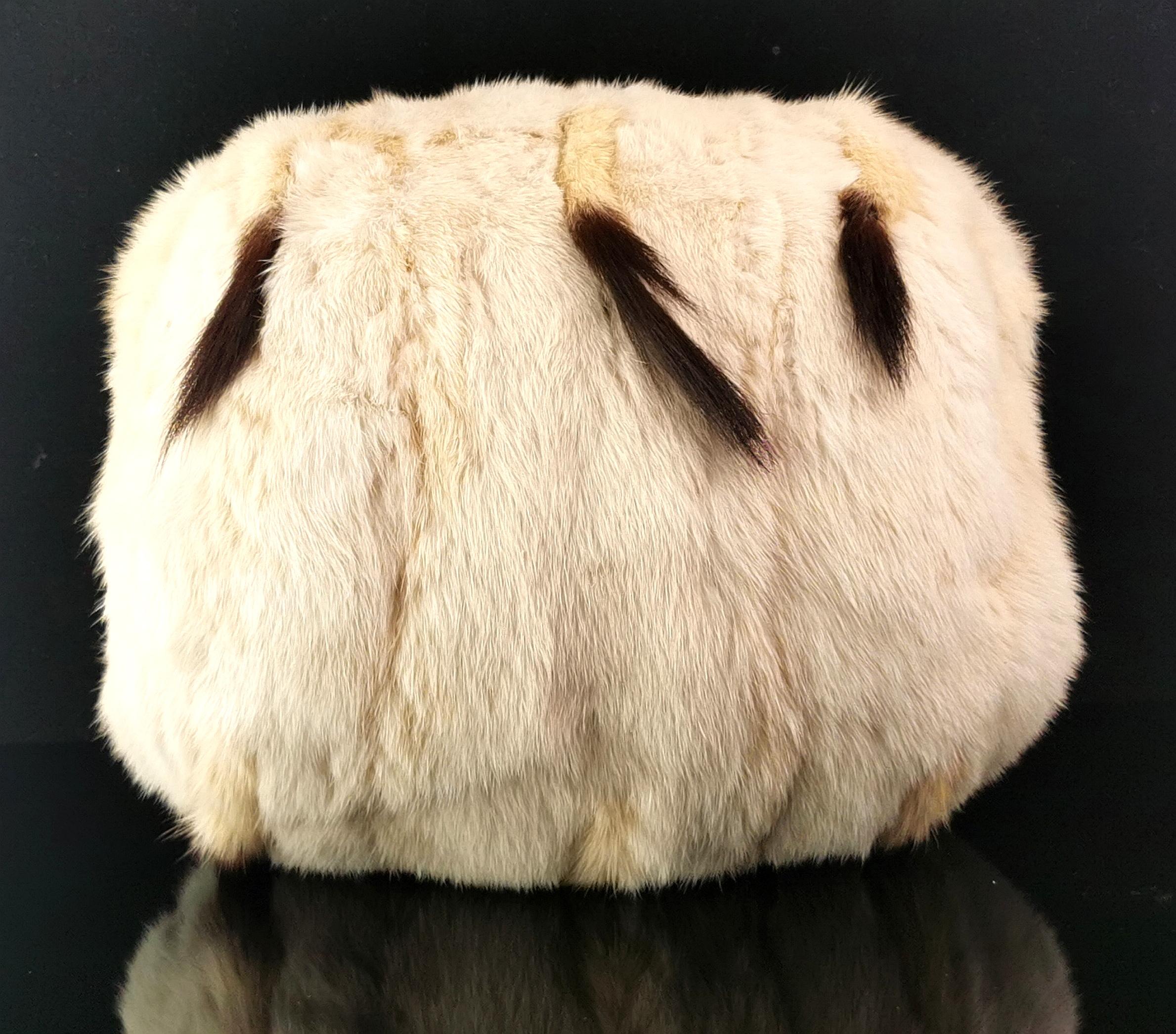A truly beautiful antique ermine muff.

Late Victorian era, ermine being the winter coat of the stoat it was usually reserved for Royalty and the higher classes, due to the rarity and cost.

This gives the muff a very regal feel as it is synonymous