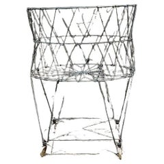 Antique Wire Laundry Basket Wheeled Collapsible (Panier à linge en fil métallique)