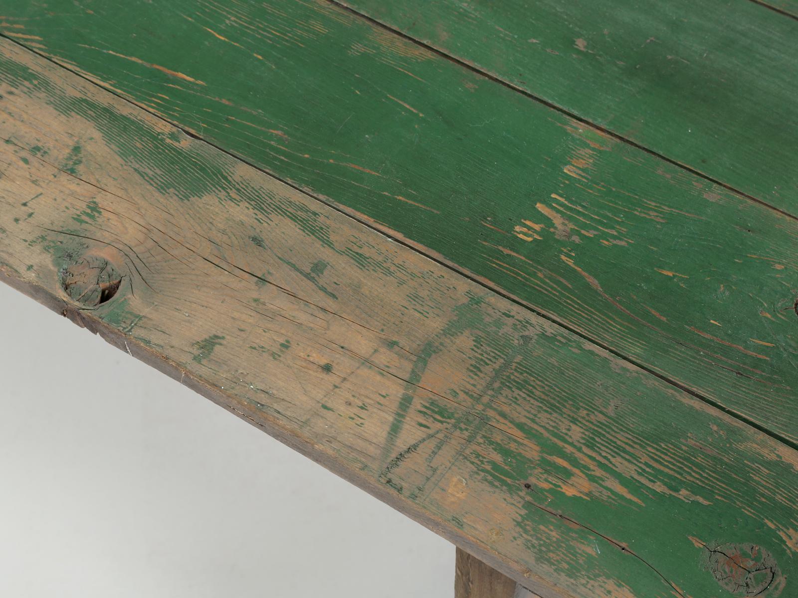 Antiker Bauerntisch oder Esstisch aus Wisconsin in originaler grüner Originalfarbe, unrestauriert (Kiefernholz) im Angebot