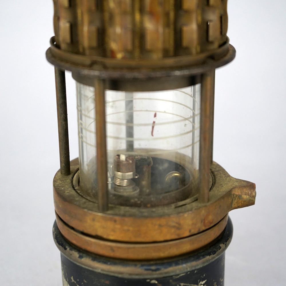 Antique Wolf Safety Lamp of America Co. New York, Coal Miners Lamp, 19th C In Good Condition For Sale In Big Flats, NY