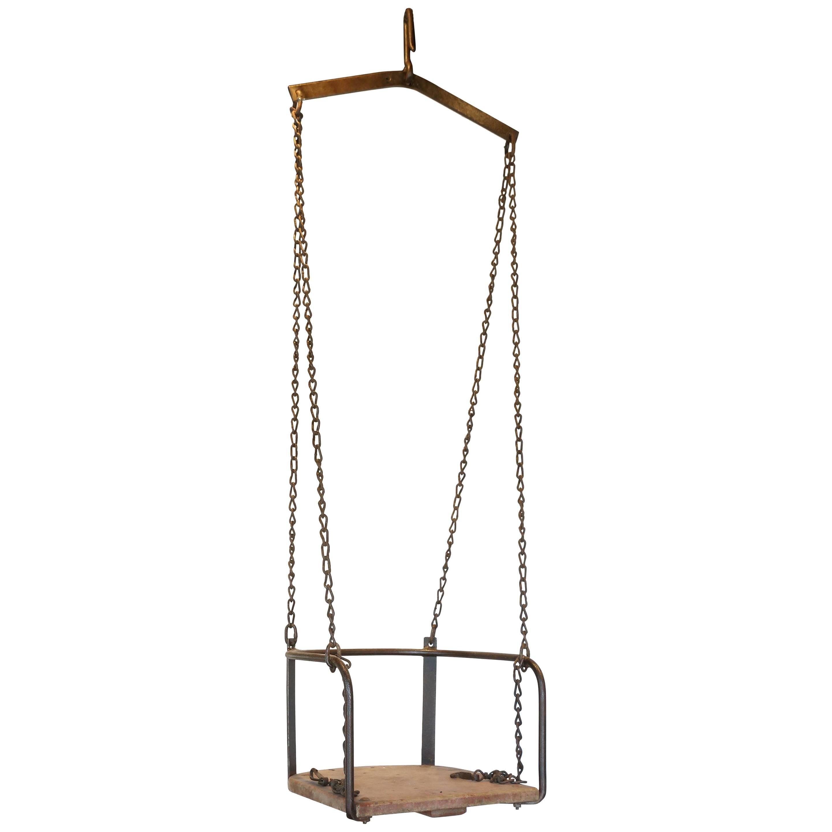 Antique balançoire pour enfant en bois et métal avec support