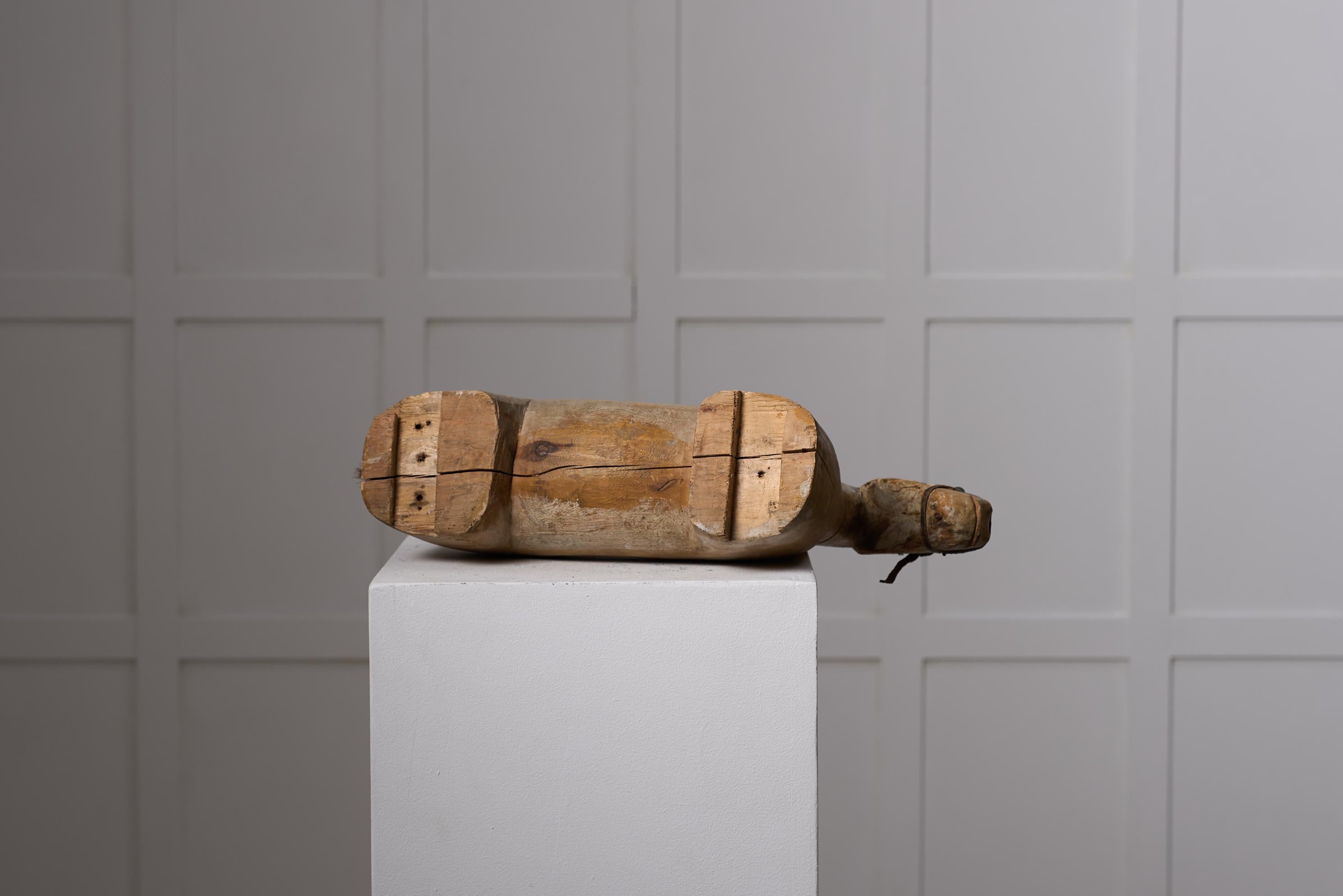 Antike Tierpferd-Skulptur aus Holz, nord Schwedische Volkskunst, Originalfarbe (Kiefernholz) im Angebot