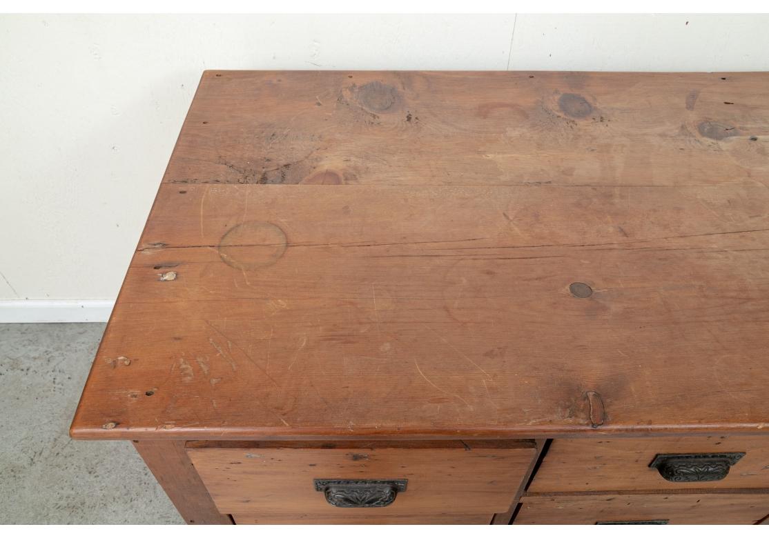Américain Ancienne poubelle en bois de style apothicaire  Cabinet en vente