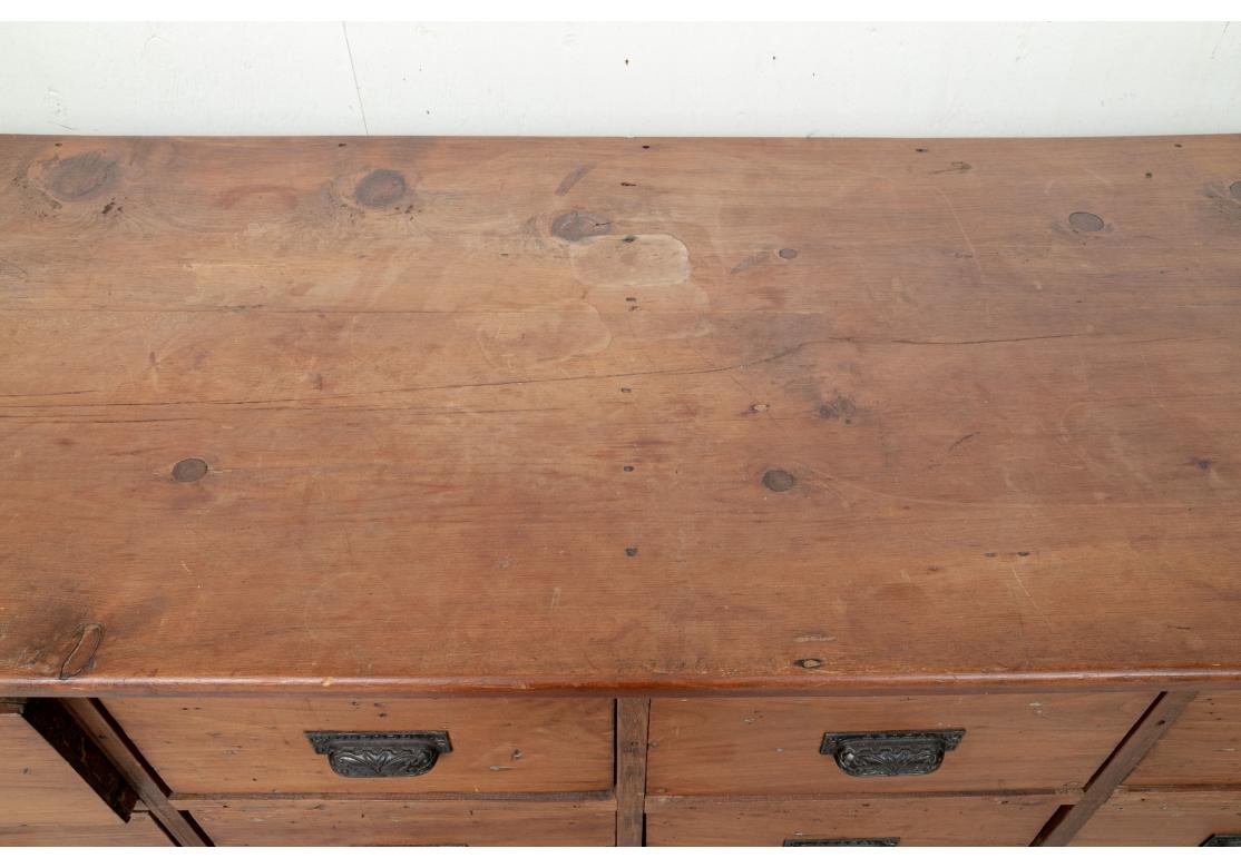 Antike Holz Apotheker Stil Bin  Kabinett im Zustand „Gut“ im Angebot in Bridgeport, CT