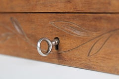 Antike Holzschachtel mit Schnitzereien, Interlaken, Schweiz, 1900er Jahre