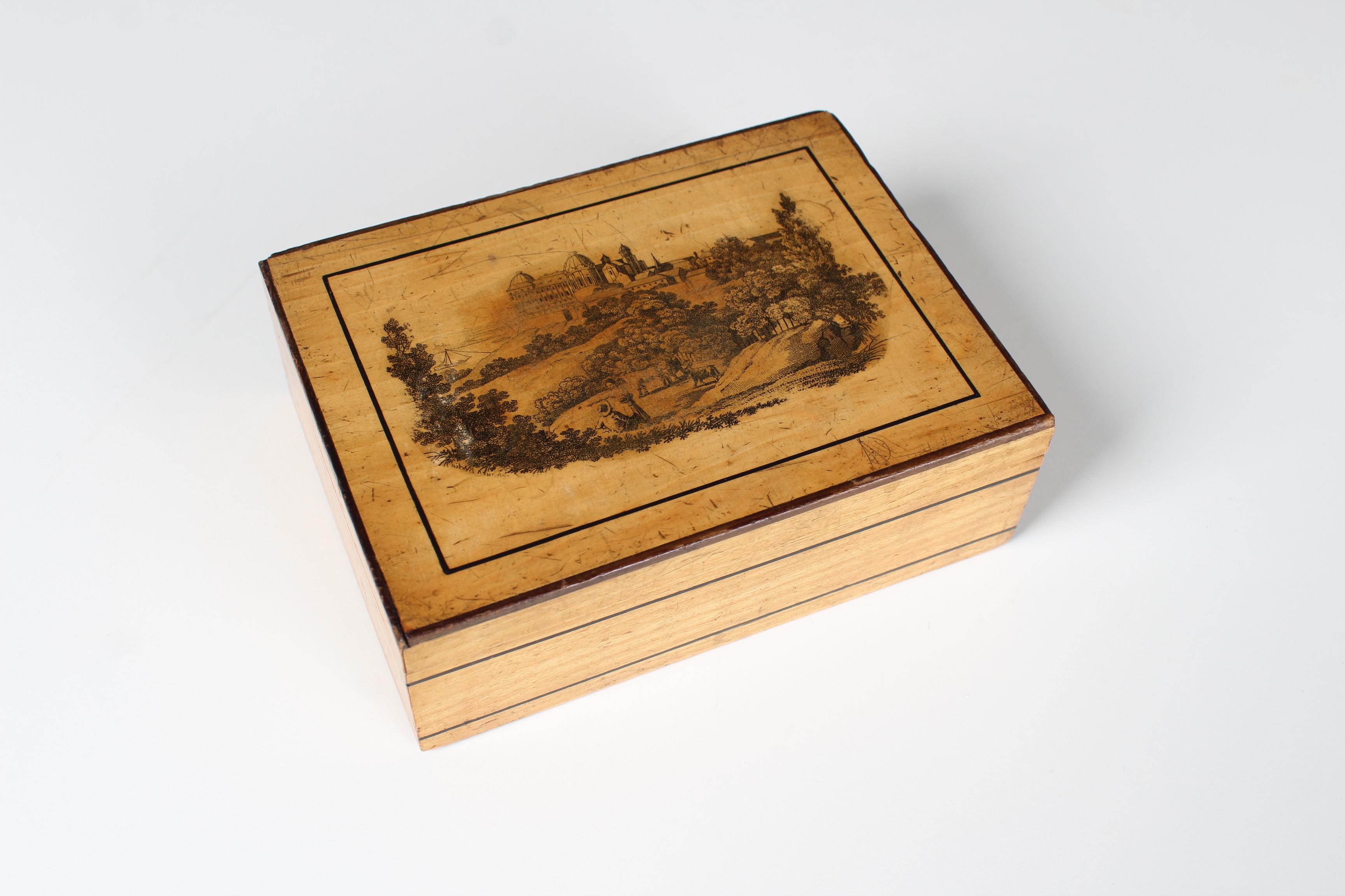 Boîte en bois ancienne avec technique d'impression par transfert, vers 1900 en vente 2