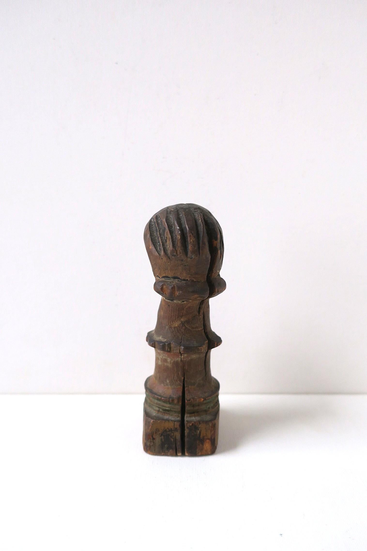 Legno Antique Wood Bust Sculpture in vendita
