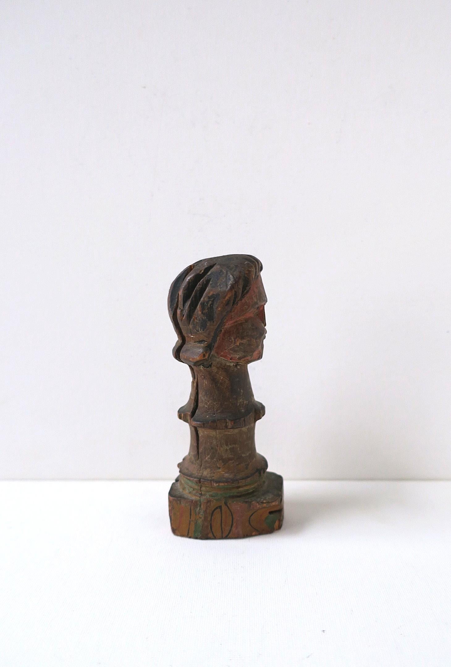 Antique Wood Bust Sculpture in vendita 1