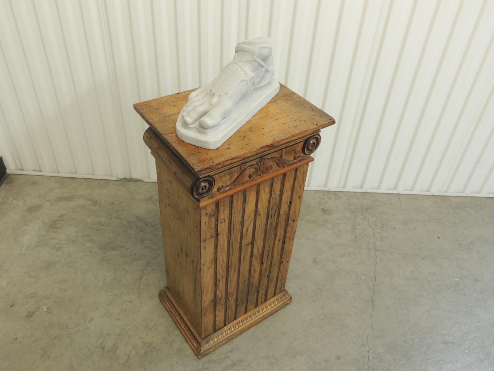 Antique Wood Column Style Pedestal 1