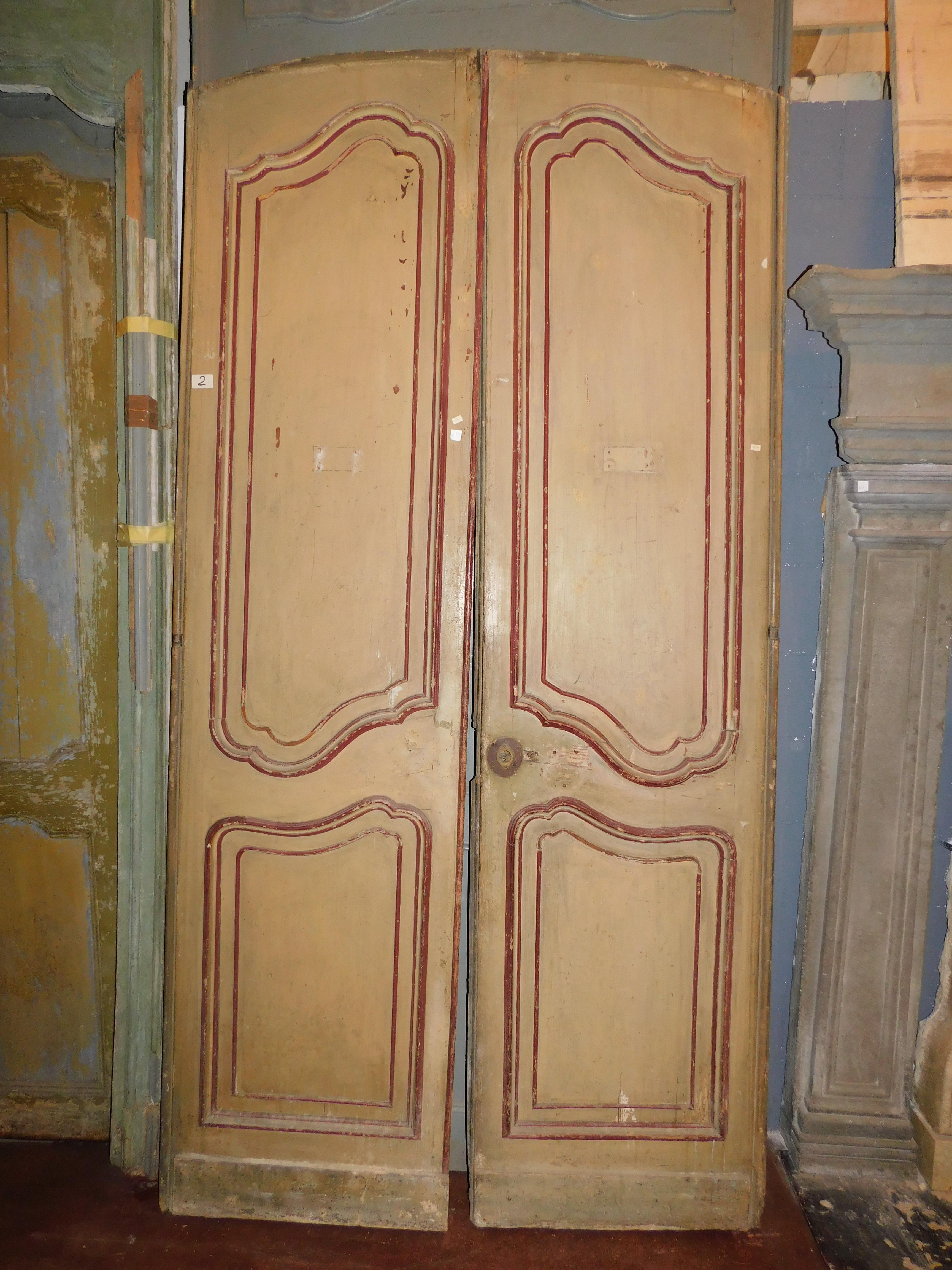 Antique double doors, in beige and red lacquered wood, also milled on the back and painted, beautiful on both sides, with a stondo on the top, were mounted with hinges at the top and bottom (floor), very beautiful and particular, perfect as interior
