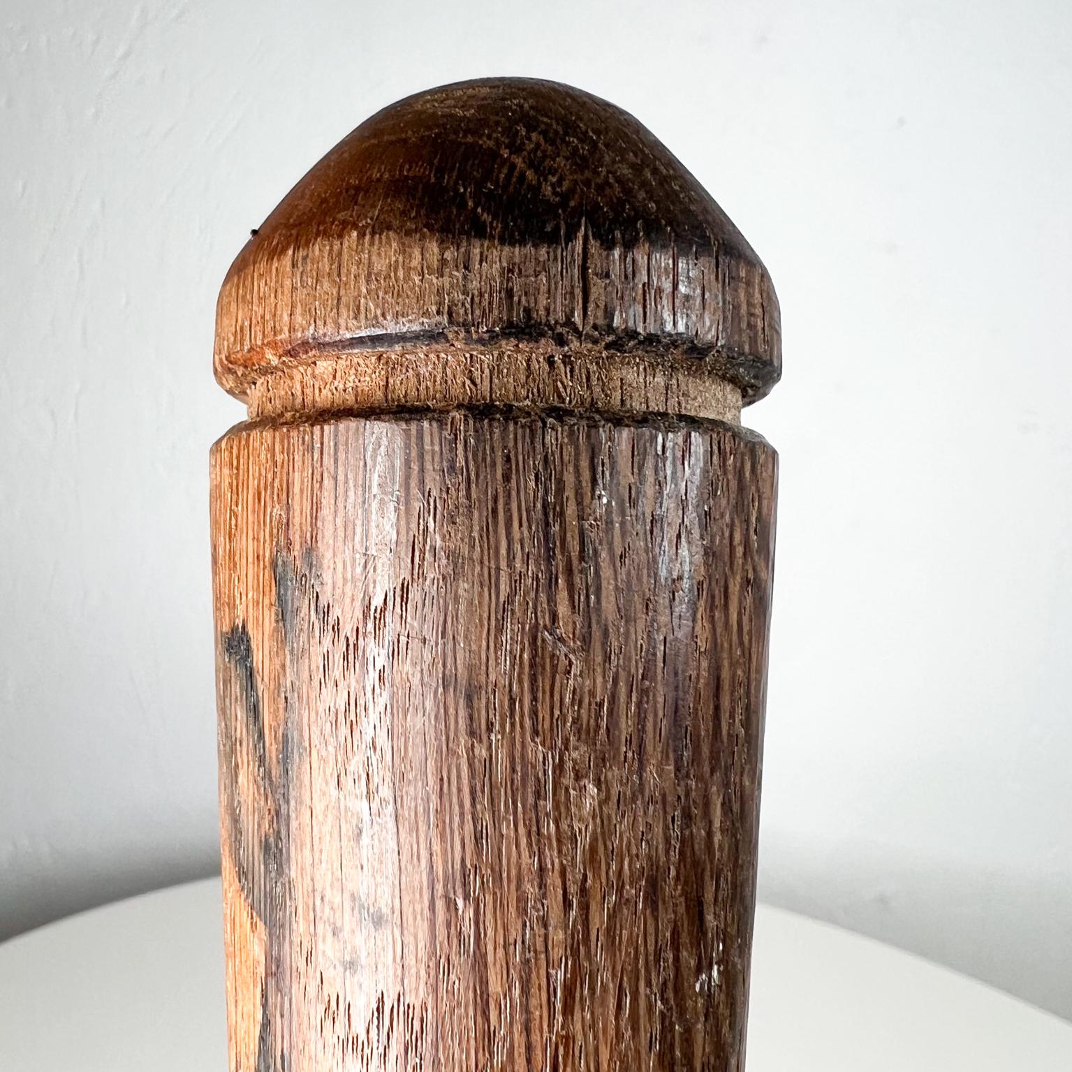 Antico strumento tessile di Wood Fid per affettare le corde marine 3