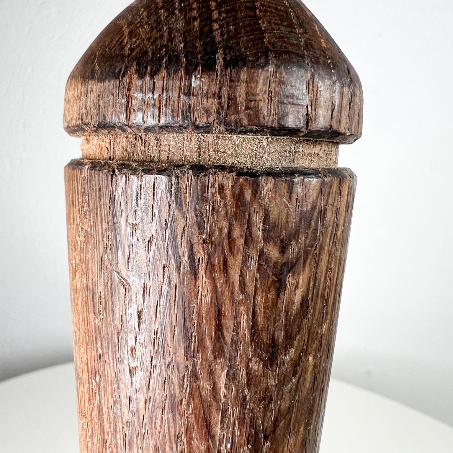 Antico strumento tessile di Wood Fid per affettare le corde marine 4