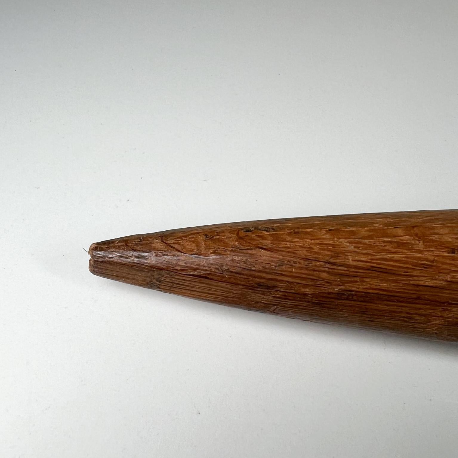 Rustico Antico strumento tessile di Wood Fid per affettare le corde marine