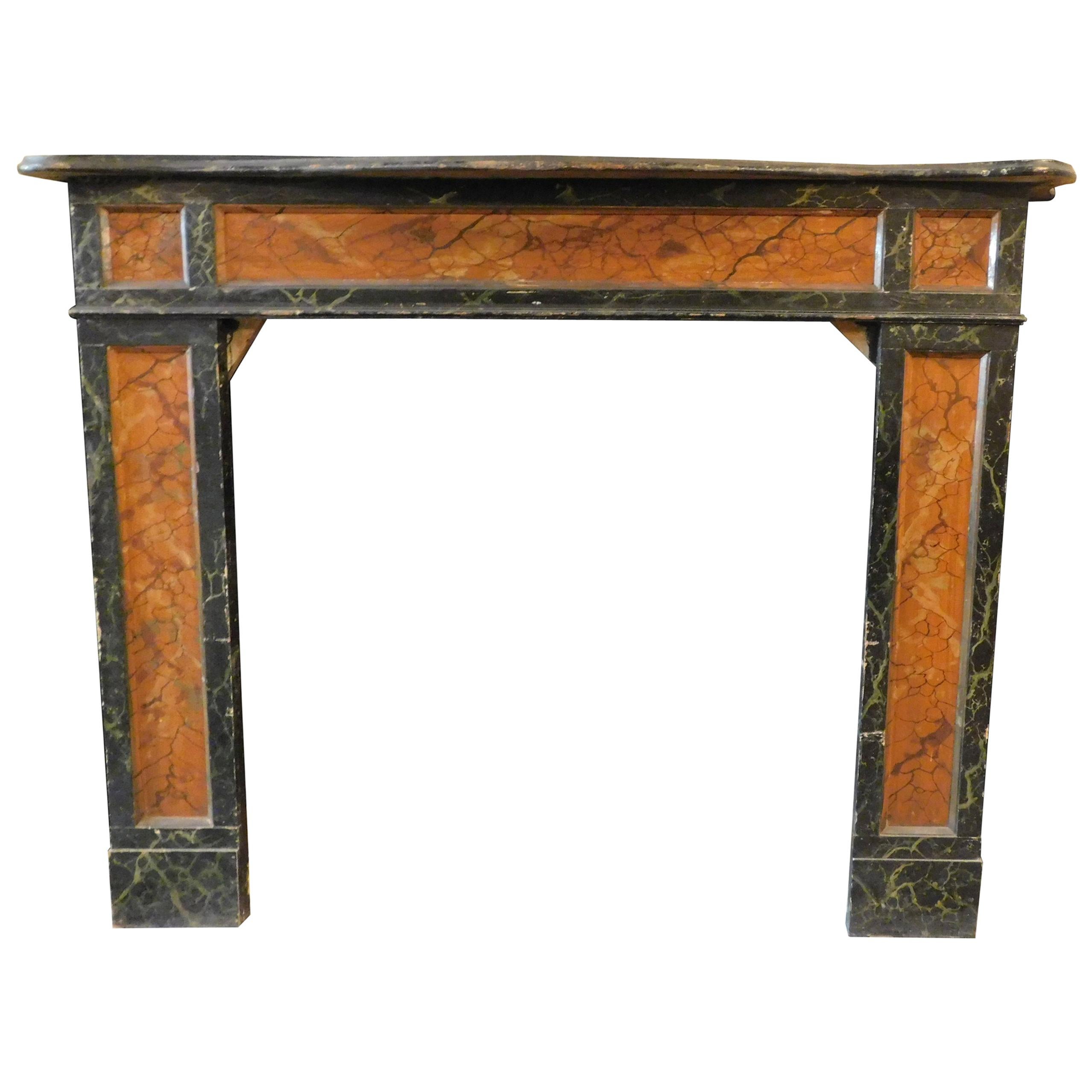 Antico caminetto Wood in finto marmo nero marrone laccato, 1800 Italia