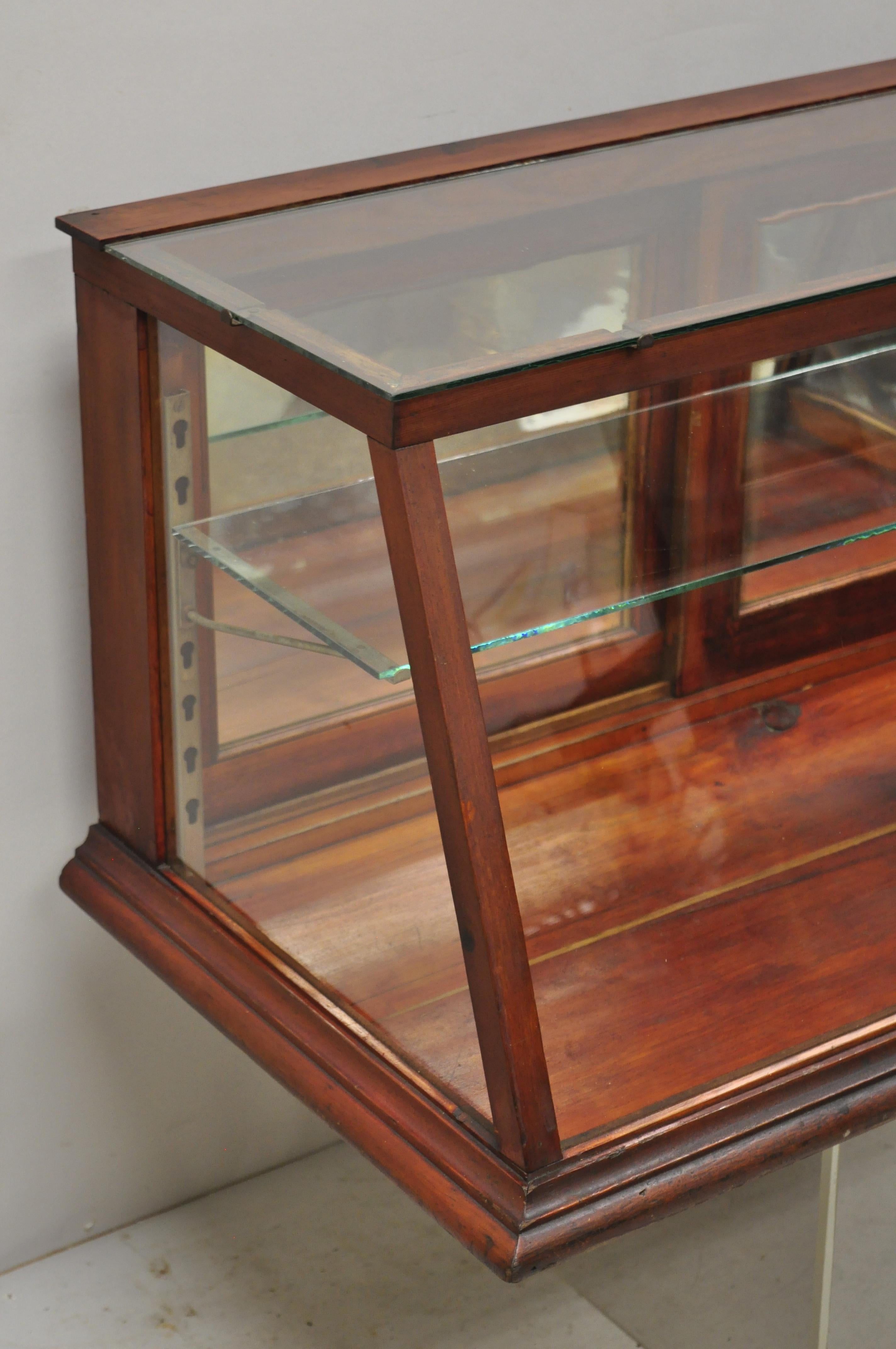 Nord-américain Antique Wood & Glass Angled Showcase Country Drug Store Counter Top Display Case