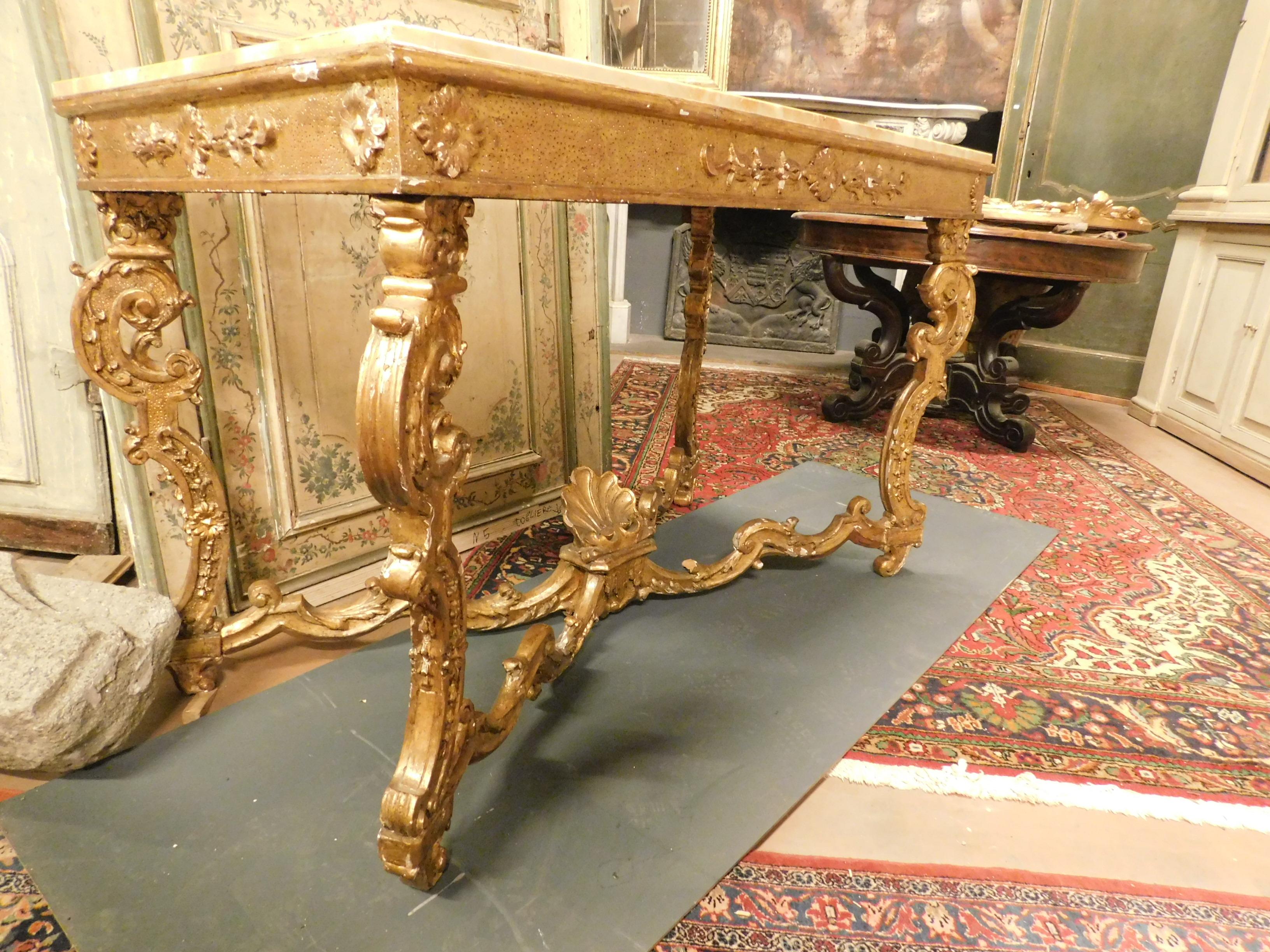 Antique Wood Golden Console Table with Marble Top, 18th Century Naples, Italy In Good Condition In Cuneo, Italy (CN)
