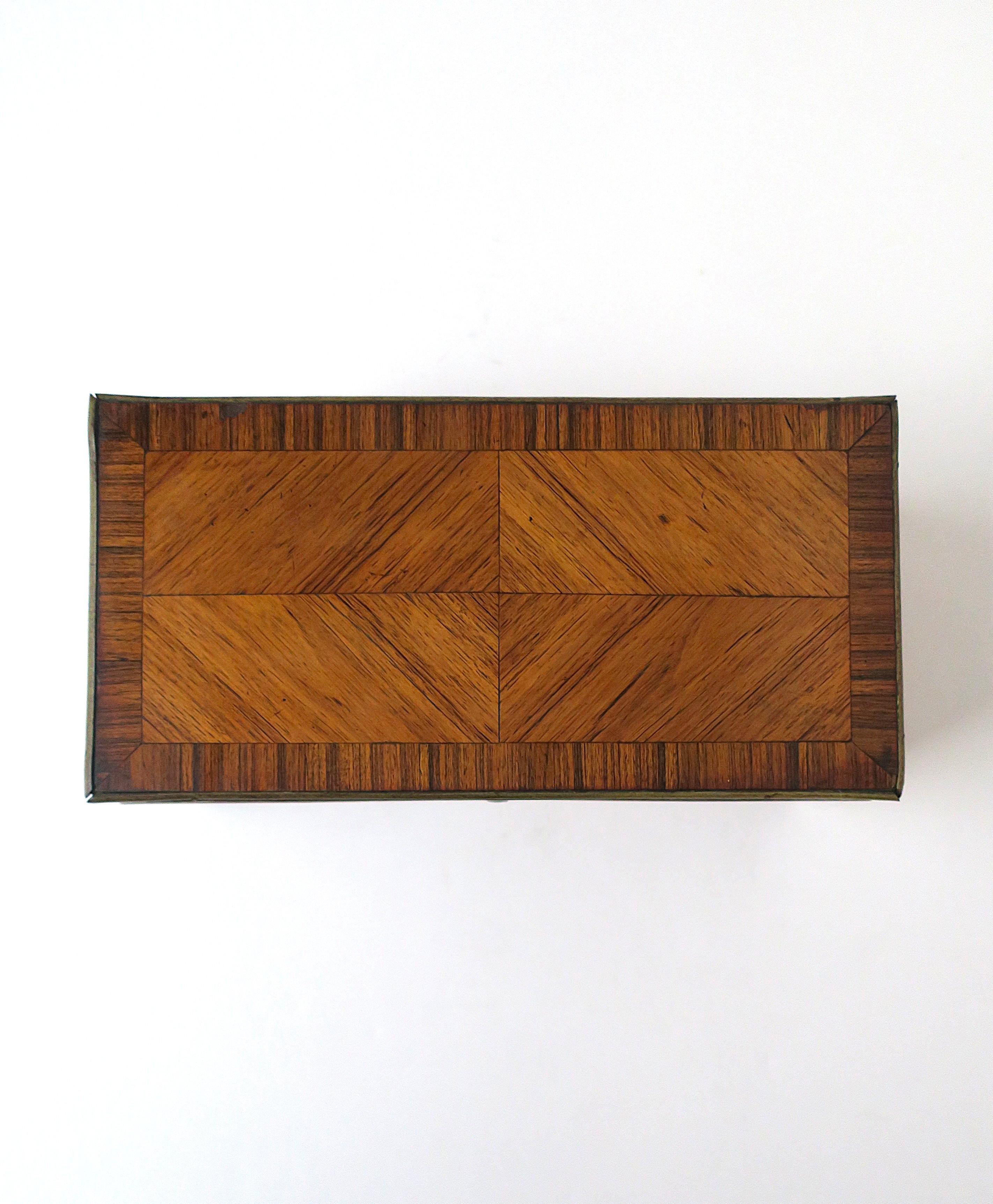 Antiguo joyero inglés de madera en venta 4