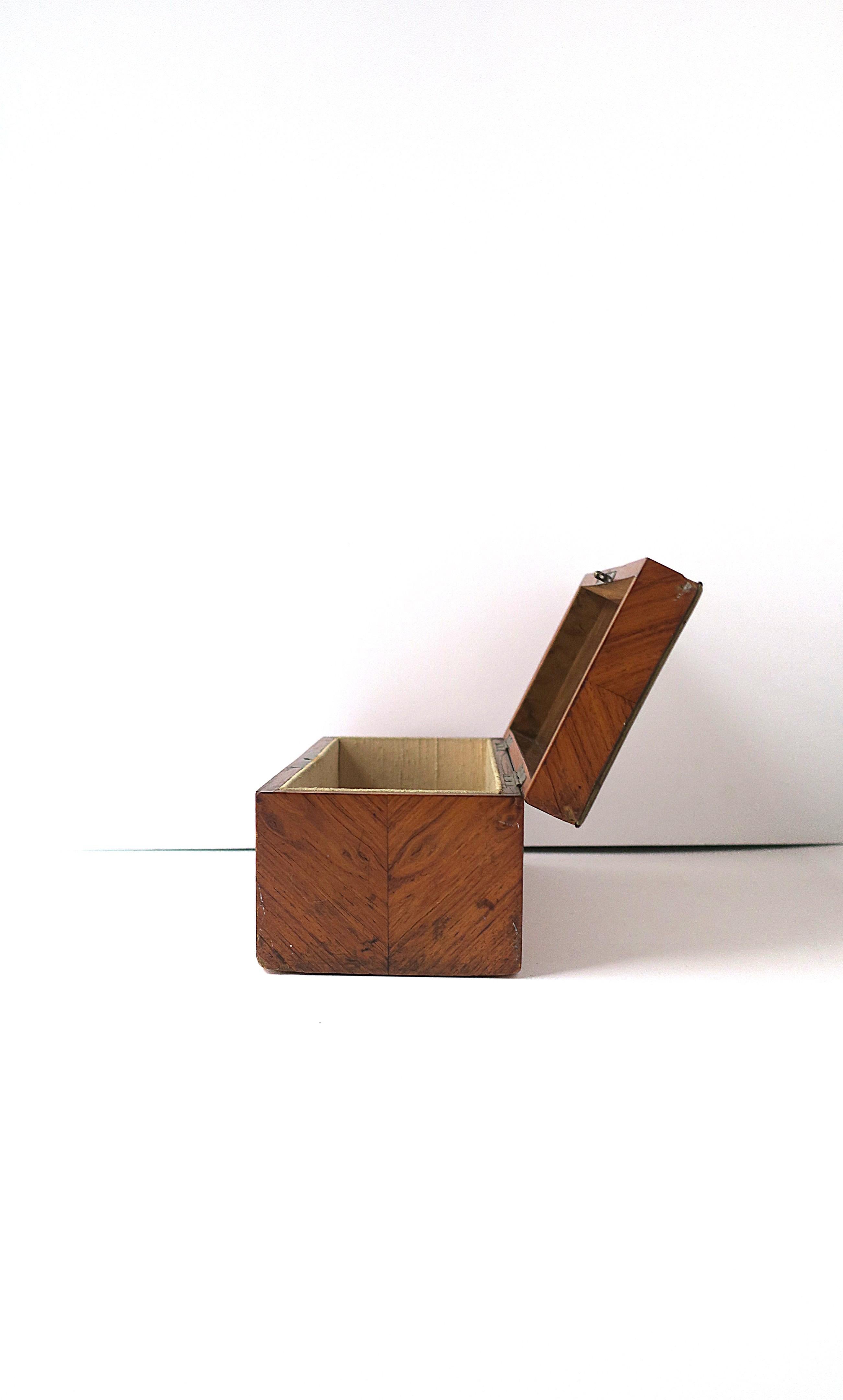 Antiguo joyero inglés de madera en venta 5