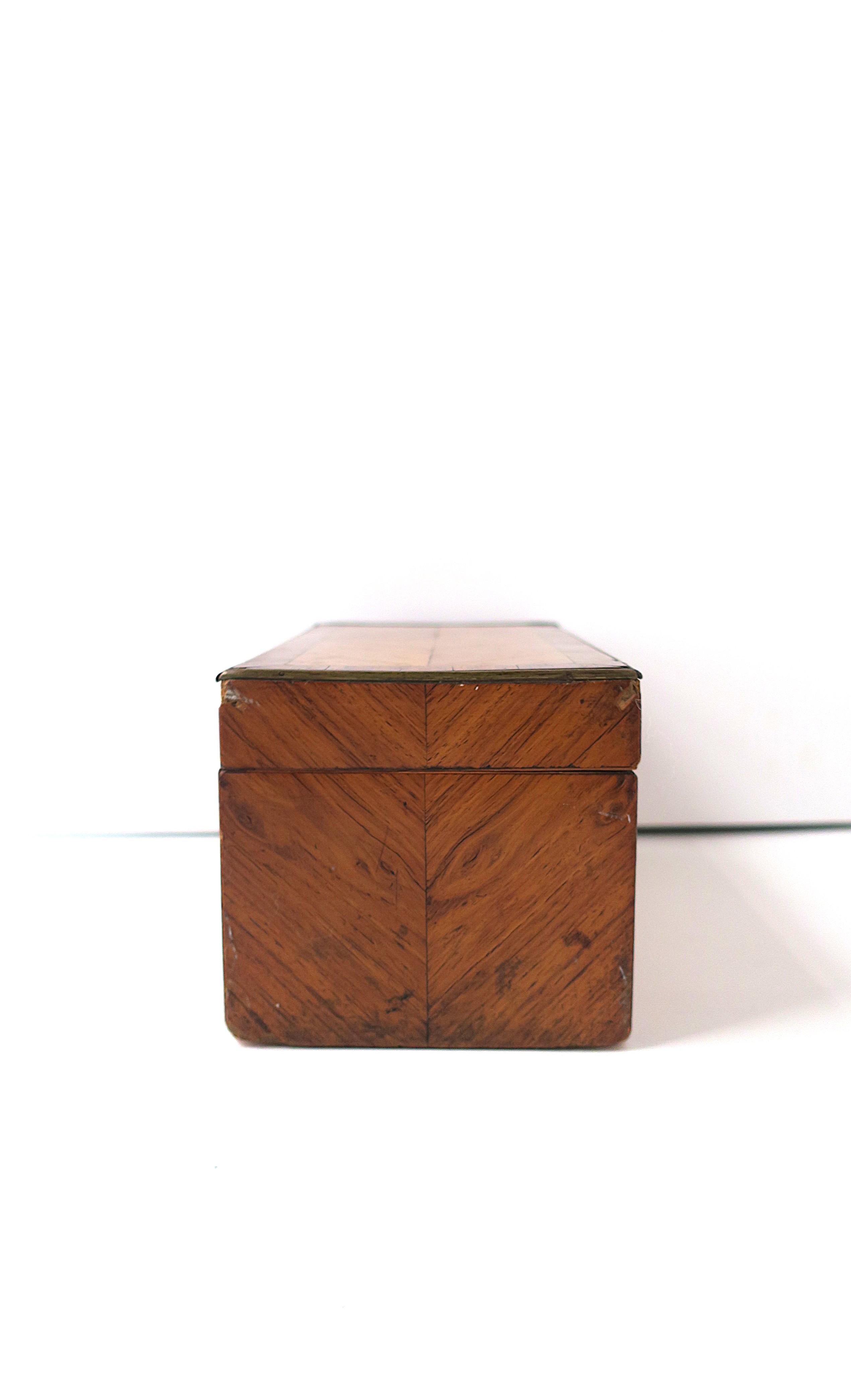 Antiguo joyero inglés de madera en venta 6