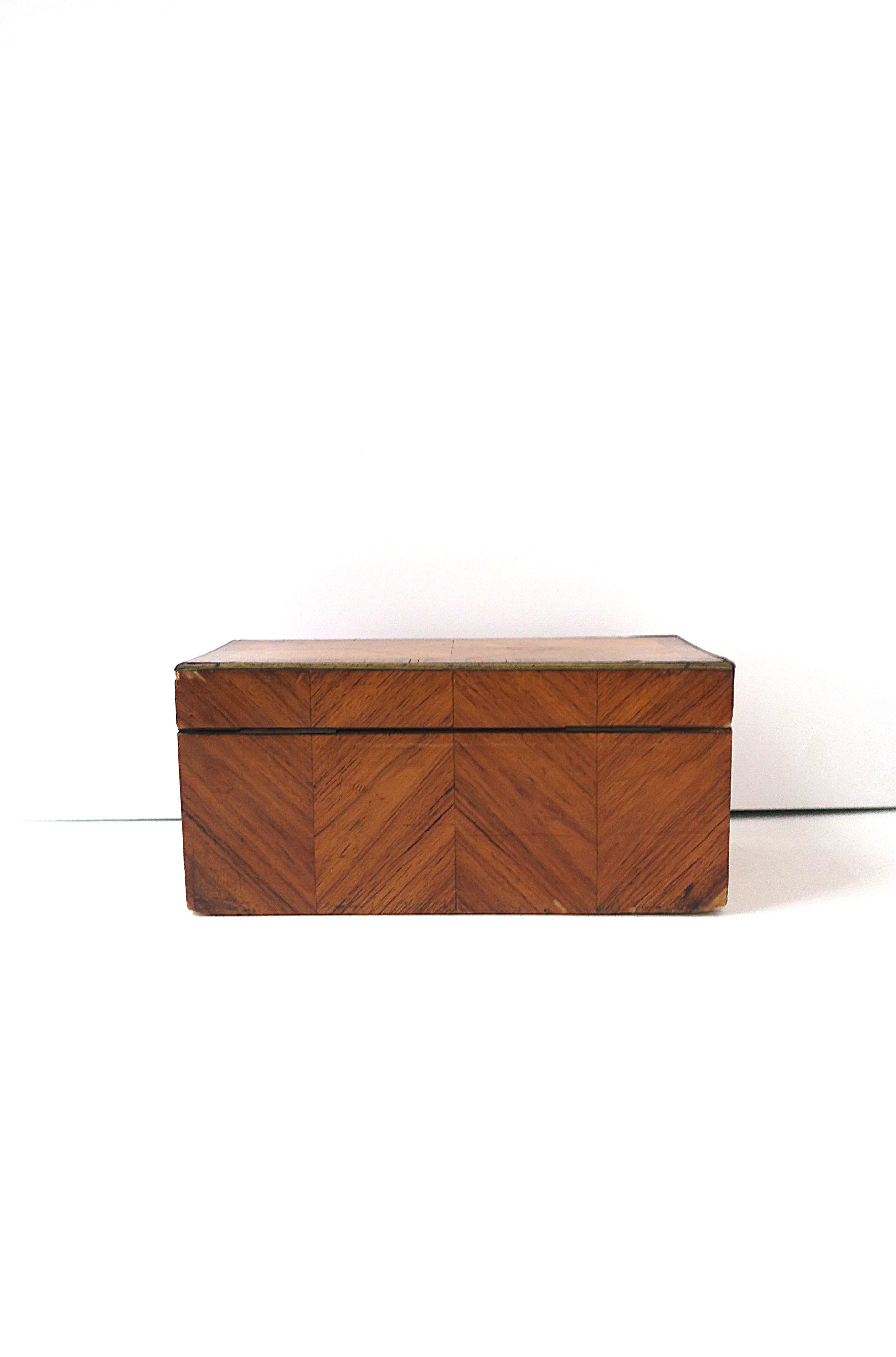 Antiguo joyero inglés de madera en venta 7