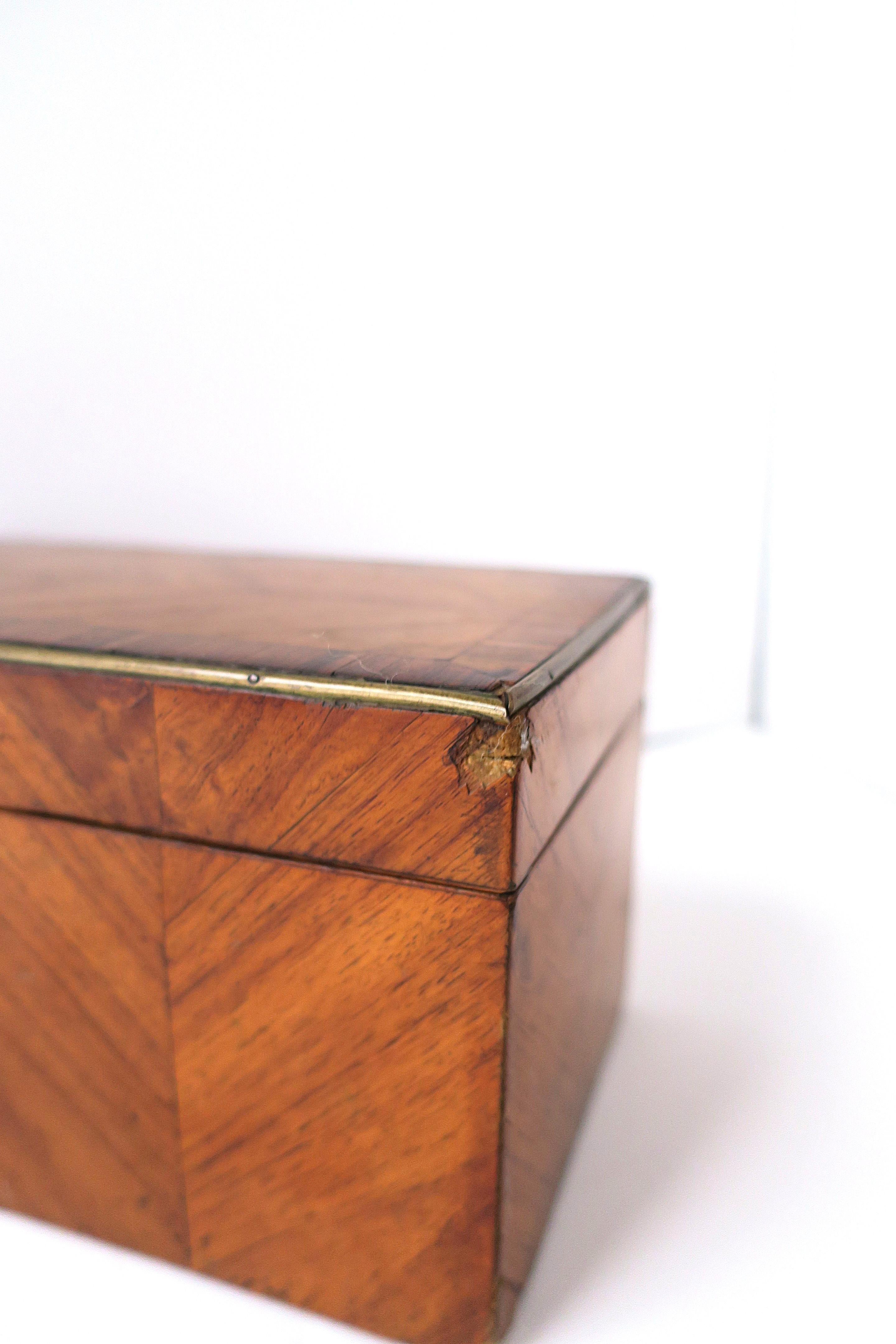 Antiguo joyero inglés de madera en venta 9