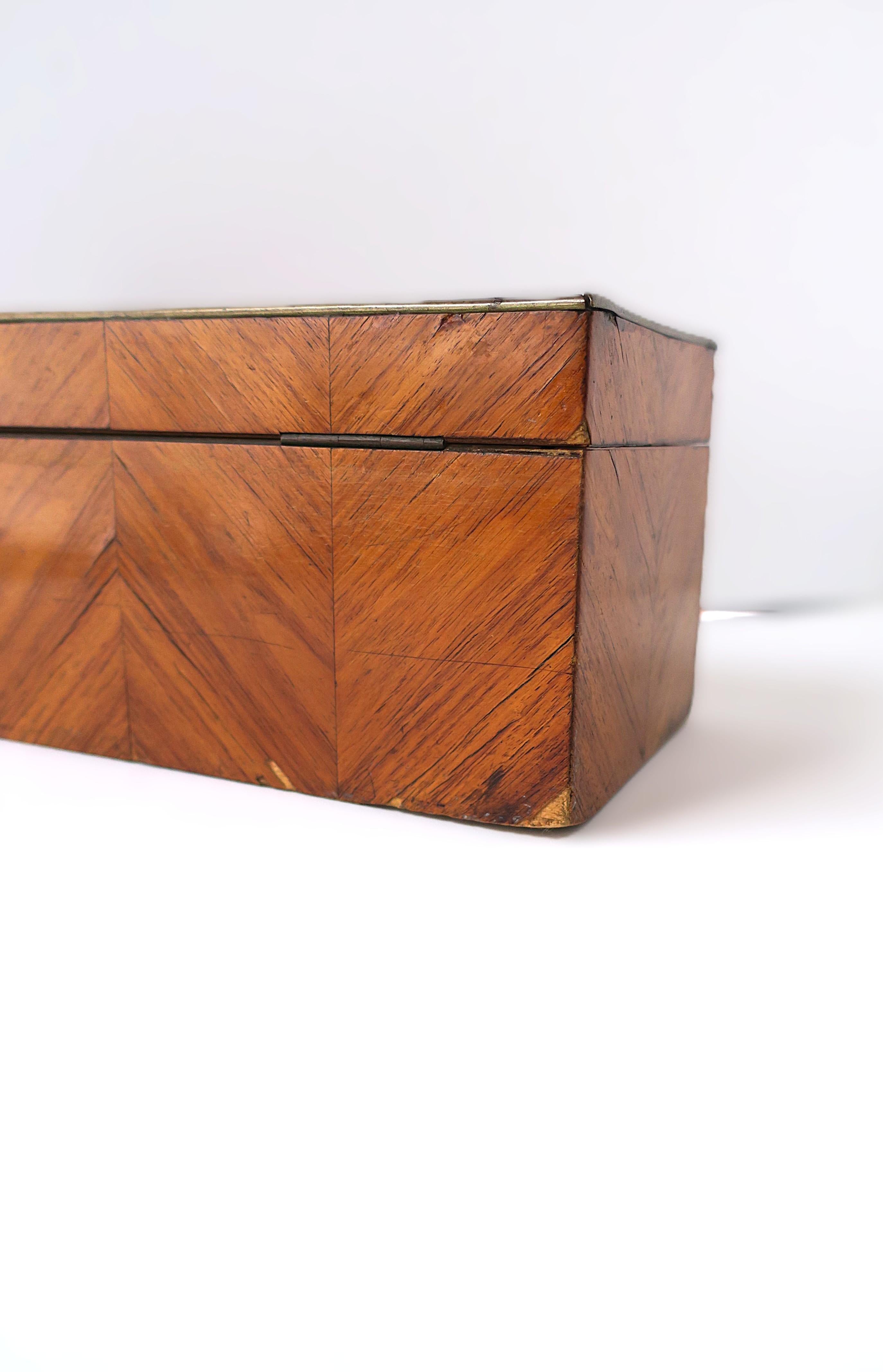 Antiguo joyero inglés de madera en venta 10