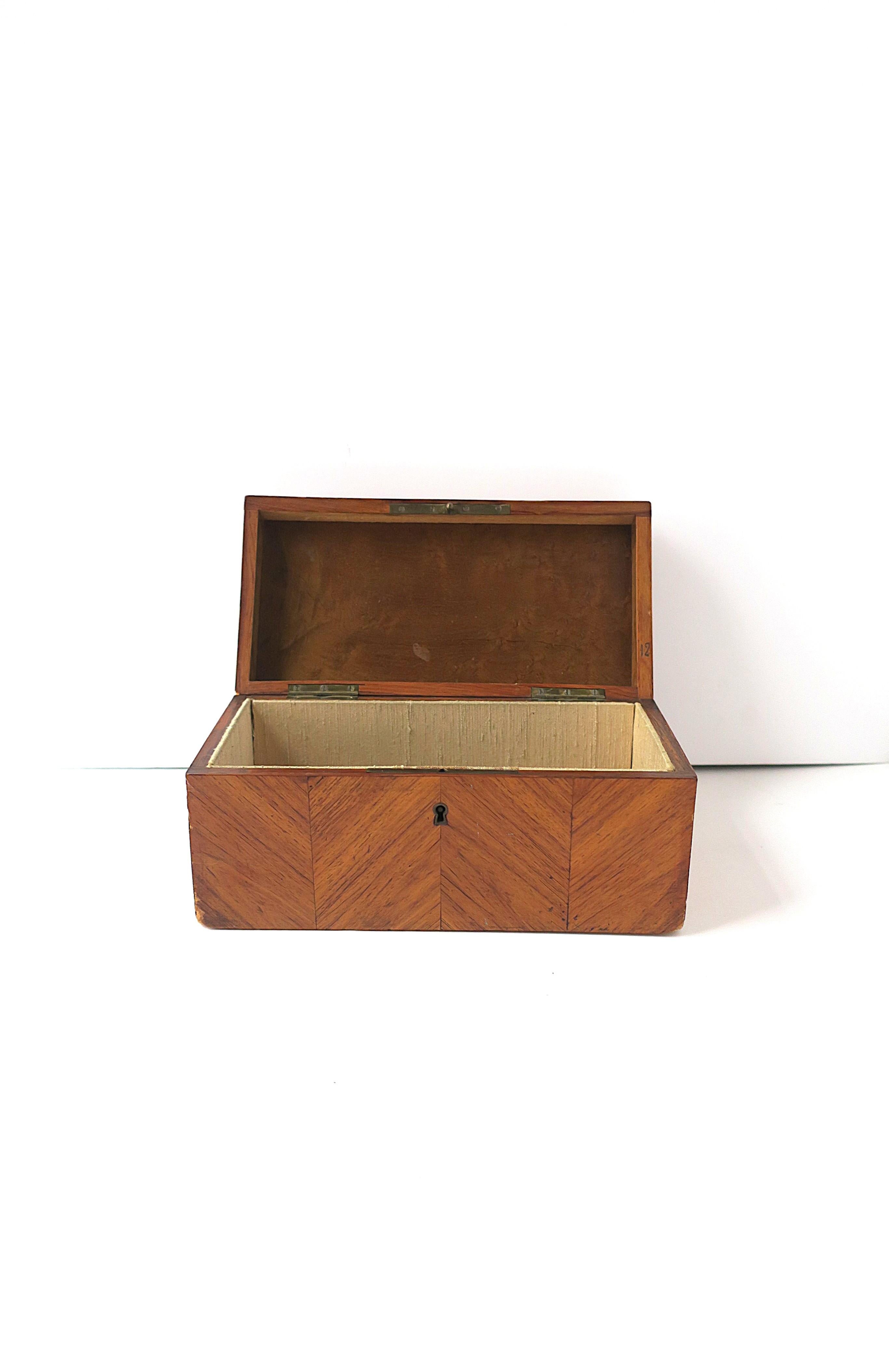 Antiguo joyero inglés de madera en Bueno estado para la venta en New York, NY