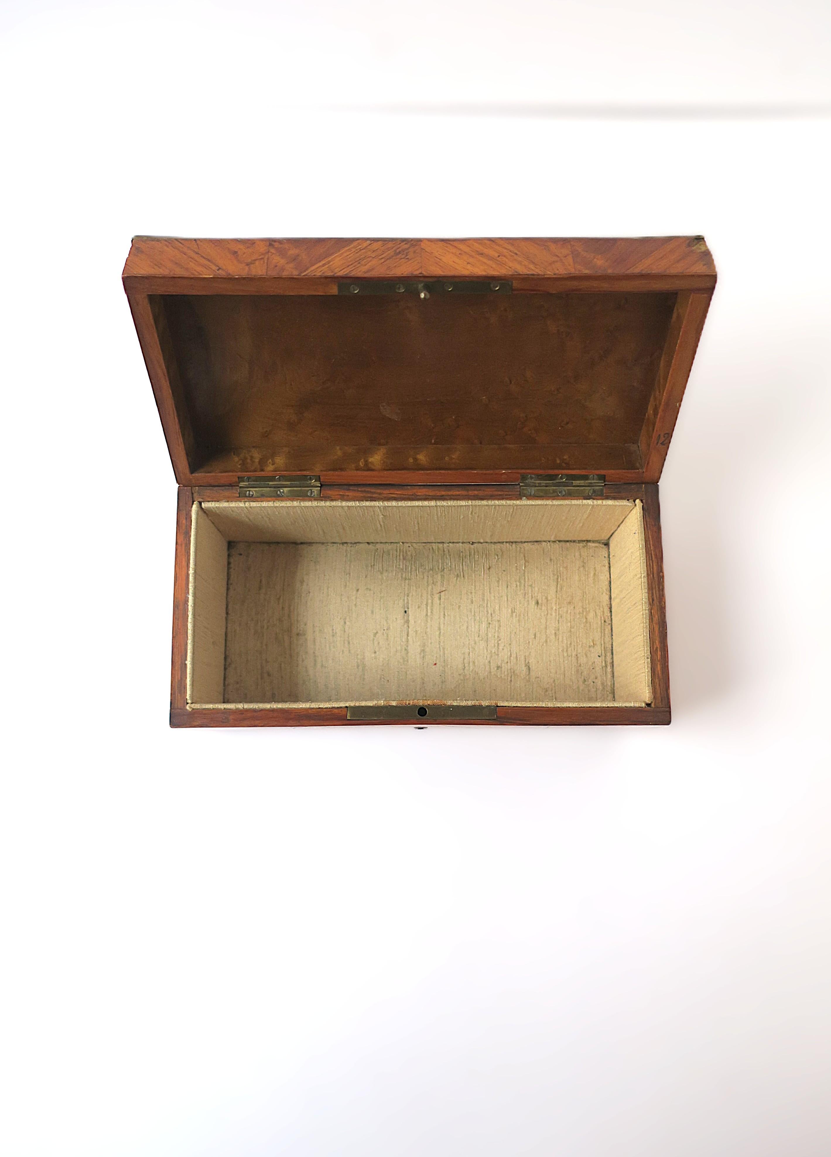 Antiguo joyero inglés de madera siglo XX en venta