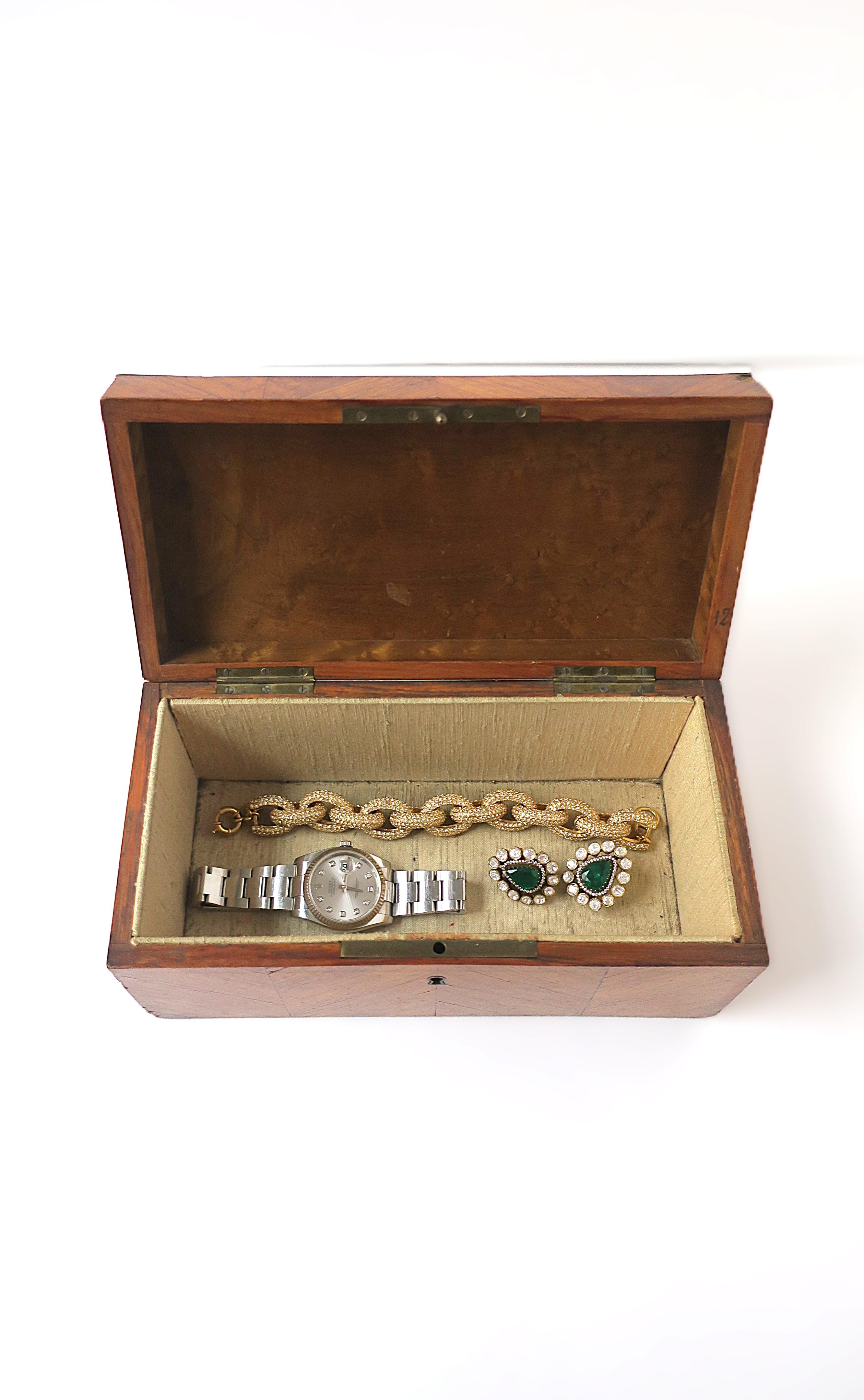 Antiguo joyero inglés de madera en venta 1