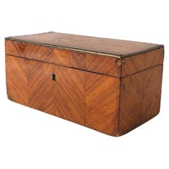 Antiguo joyero inglés de madera